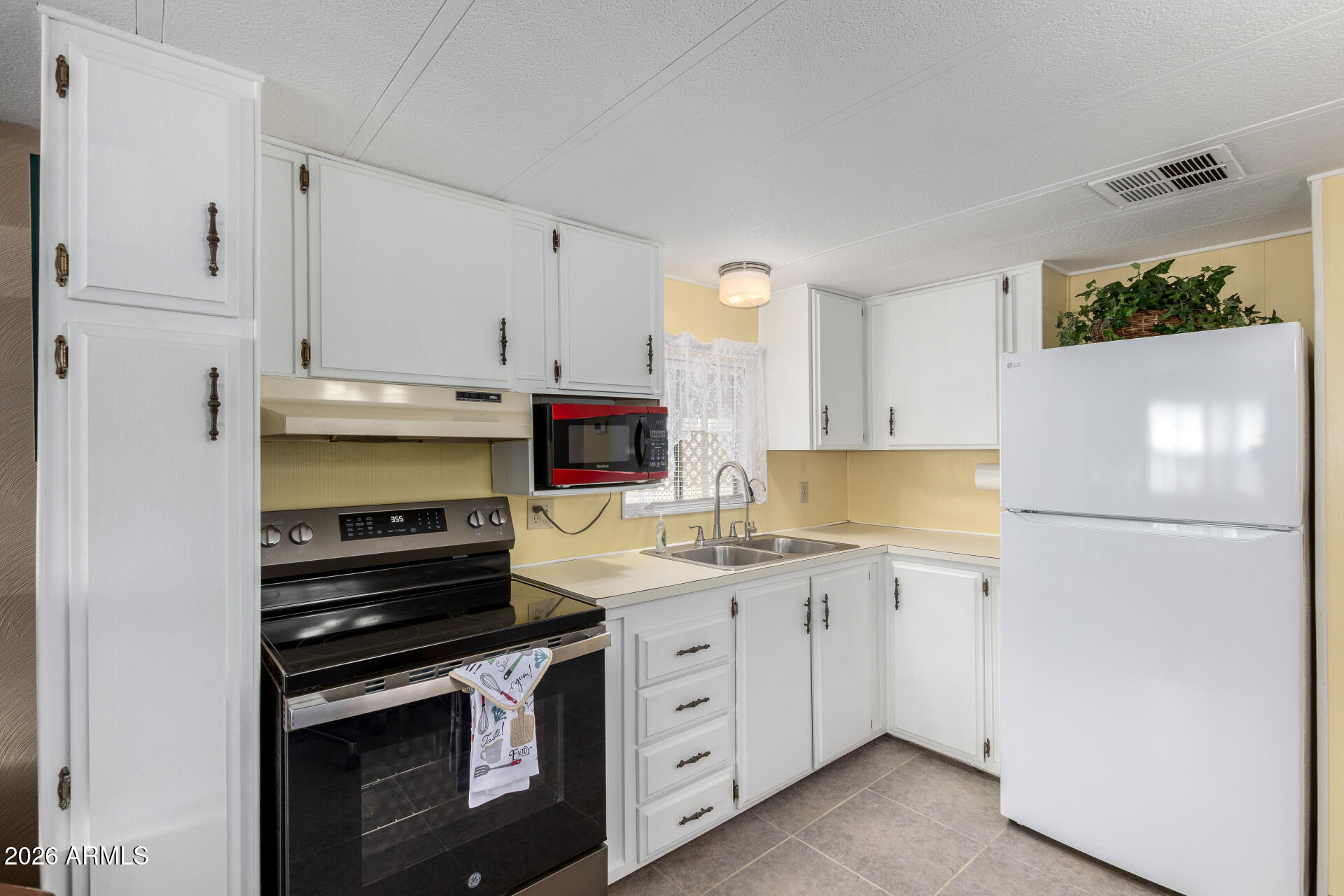 Twin Knolls Mobile Home Villa - Residential
