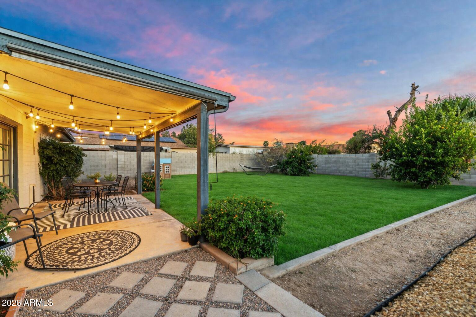 3943 W WILLOW Avenue