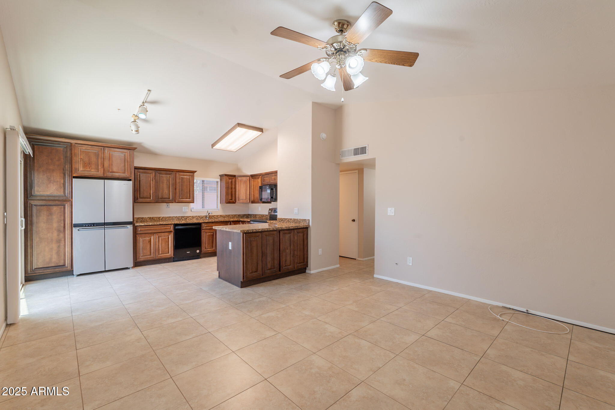 31 W LOMA VISTA Drive 102