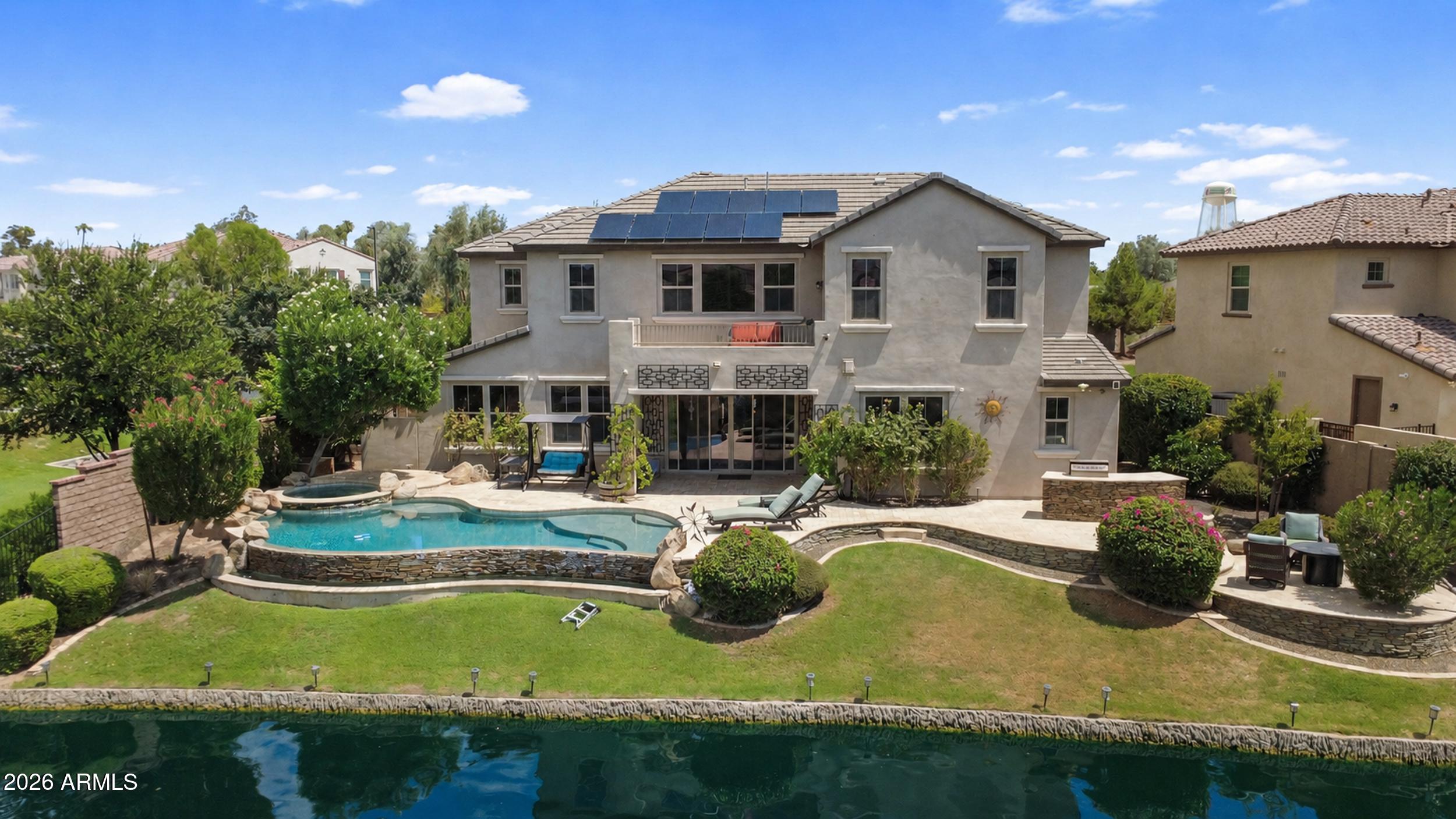 880 W GRAND CANYON Drive