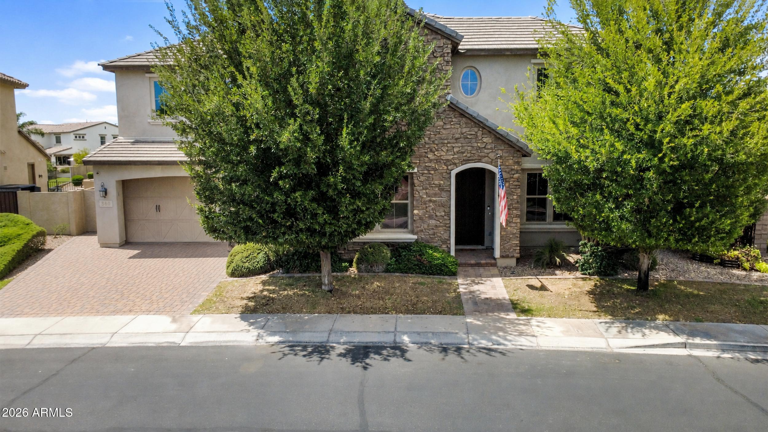 880 W GRAND CANYON Drive