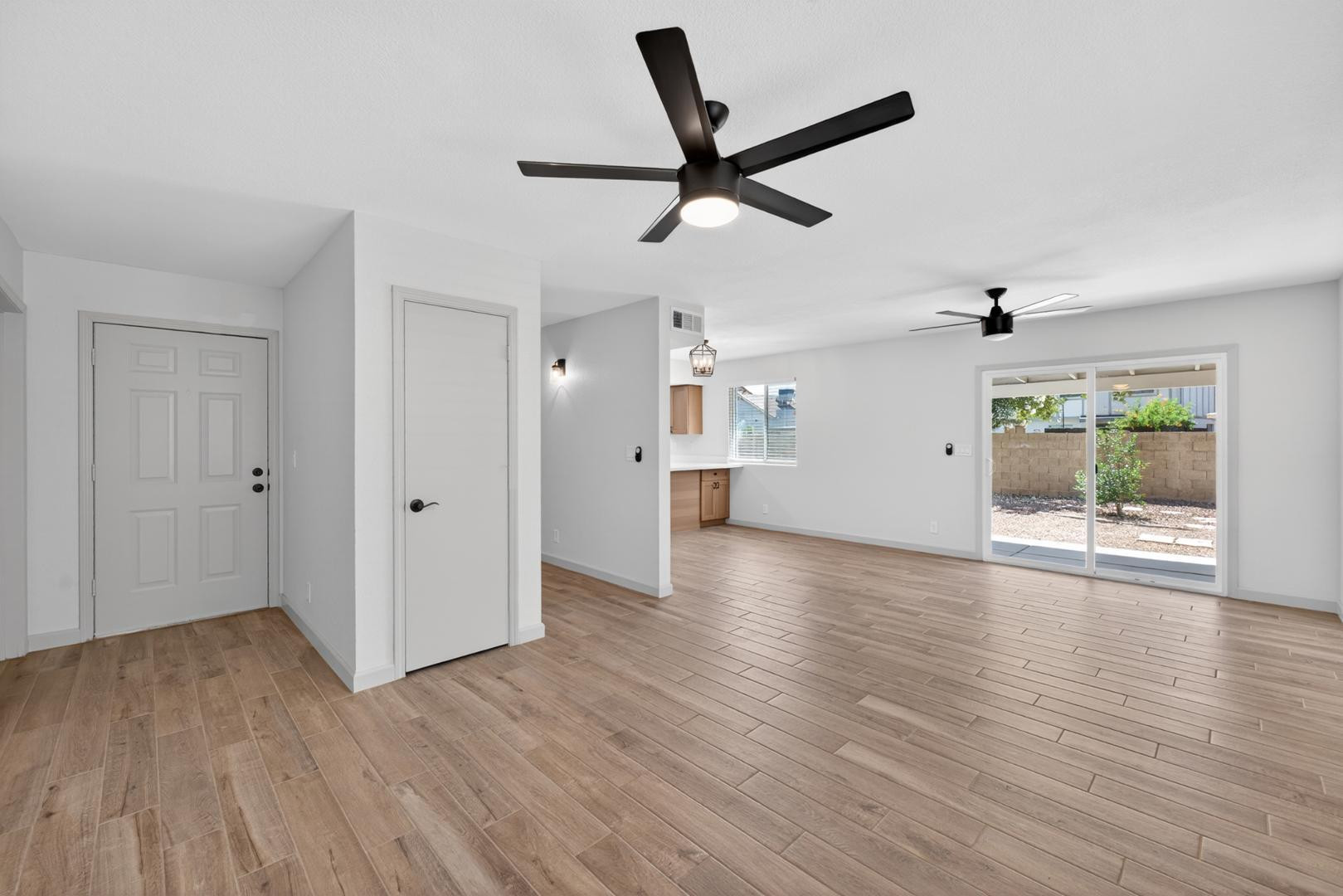 1237 W Rosewood Court