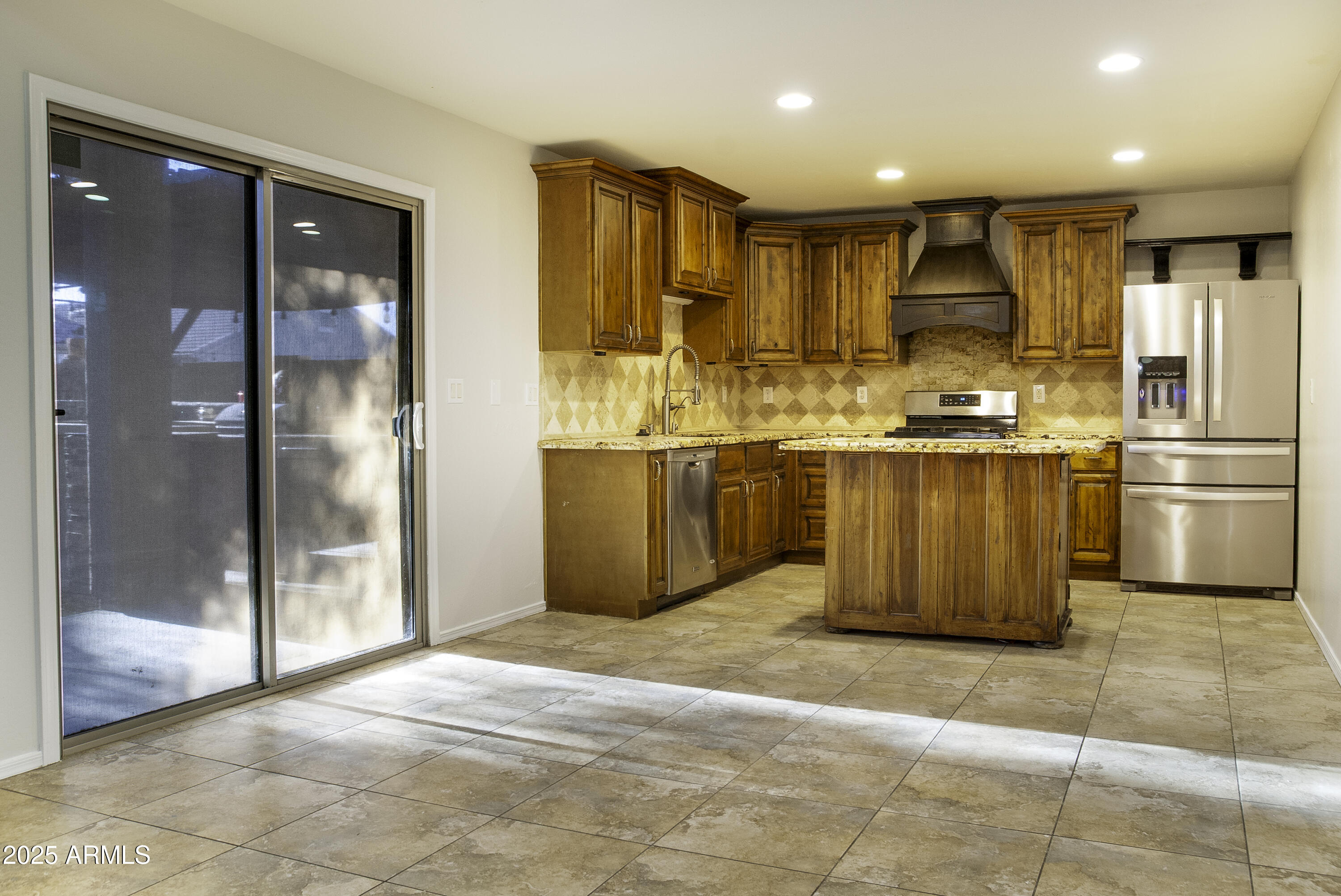 42275 W CALLE Street