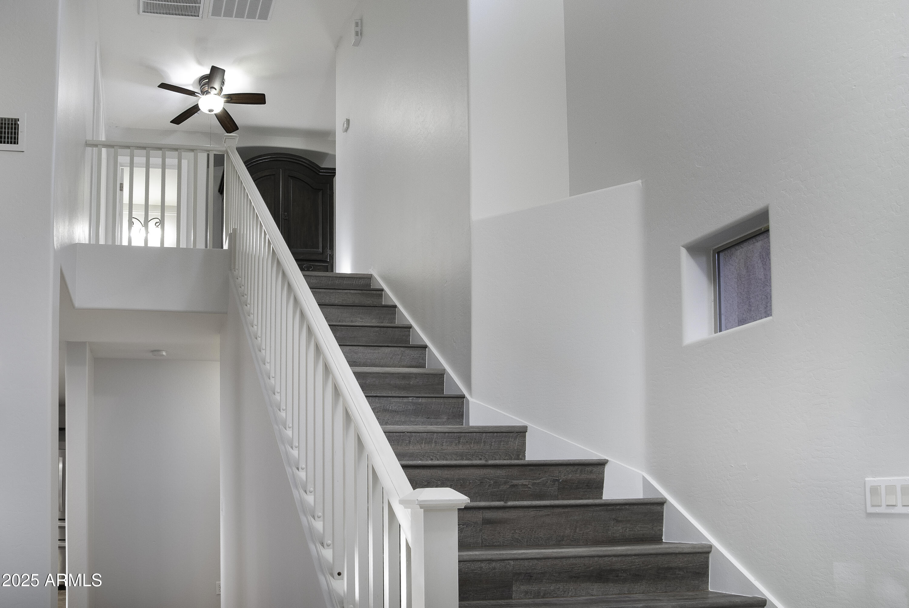 42275 W CALLE Street