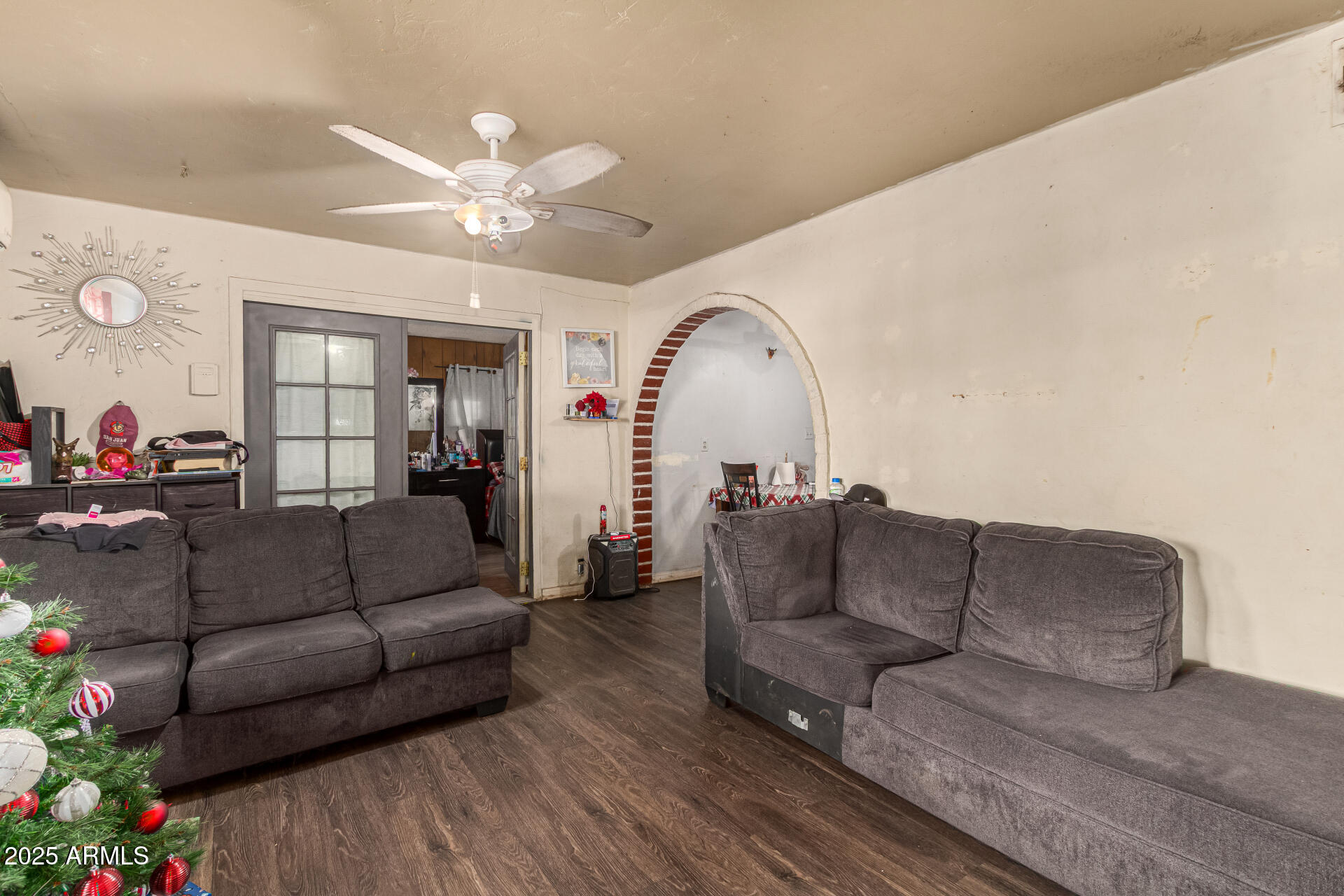 1917 E Pinchot Avenue