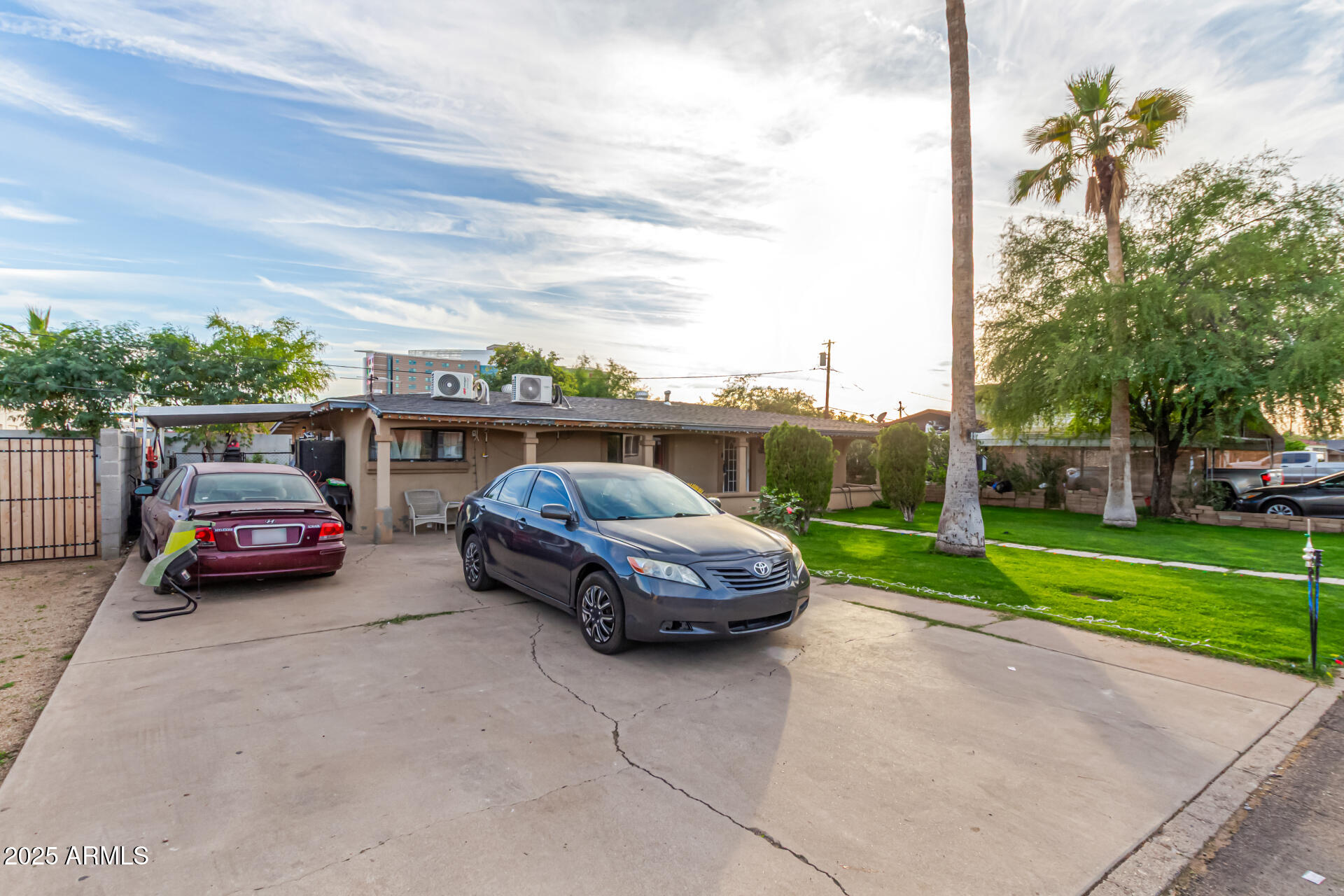 1917 E Pinchot Avenue