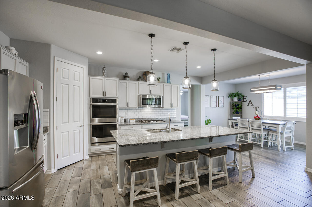 16094 W DESERT HILLS Drive