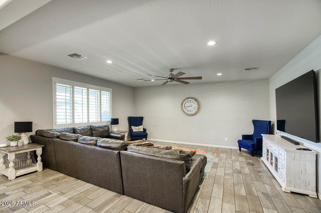 16094 W DESERT HILLS Drive