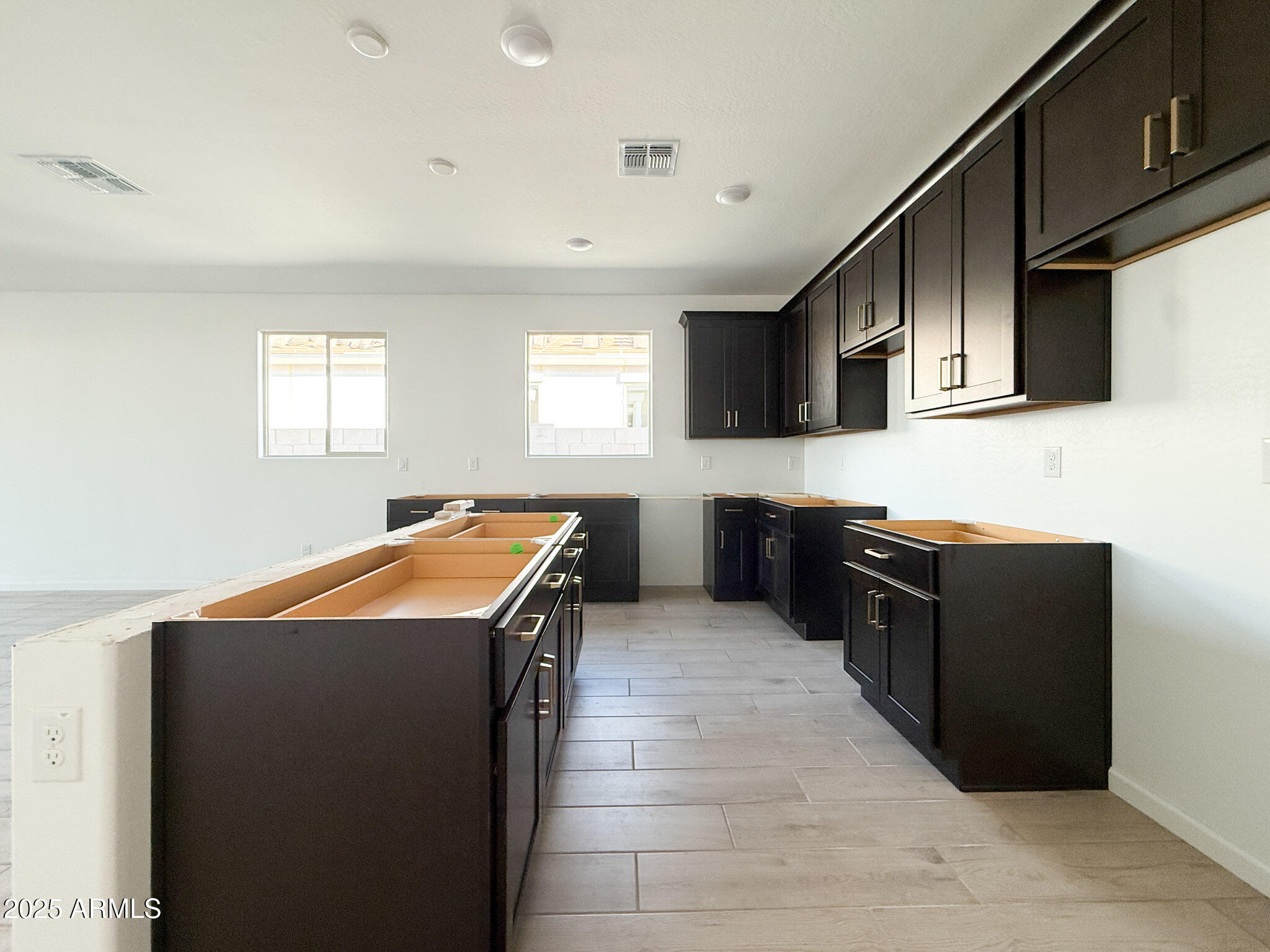 9546 W TAMARISK Avenue