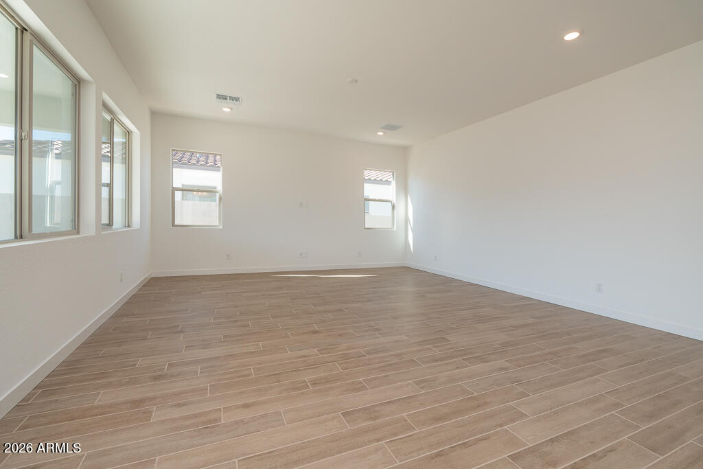 2571 E ALFONSO Drive