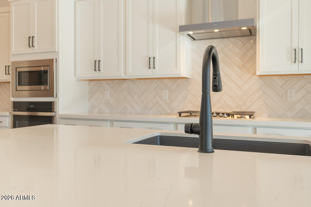 2571 E ALFONSO Drive