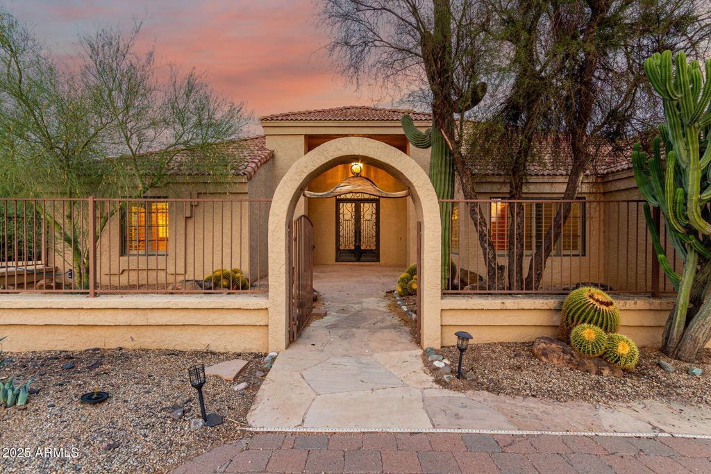 Photo of 6524 E Rockaway Hills Drive, Cave Creek, AZ 85331 (MLS # 6893529)