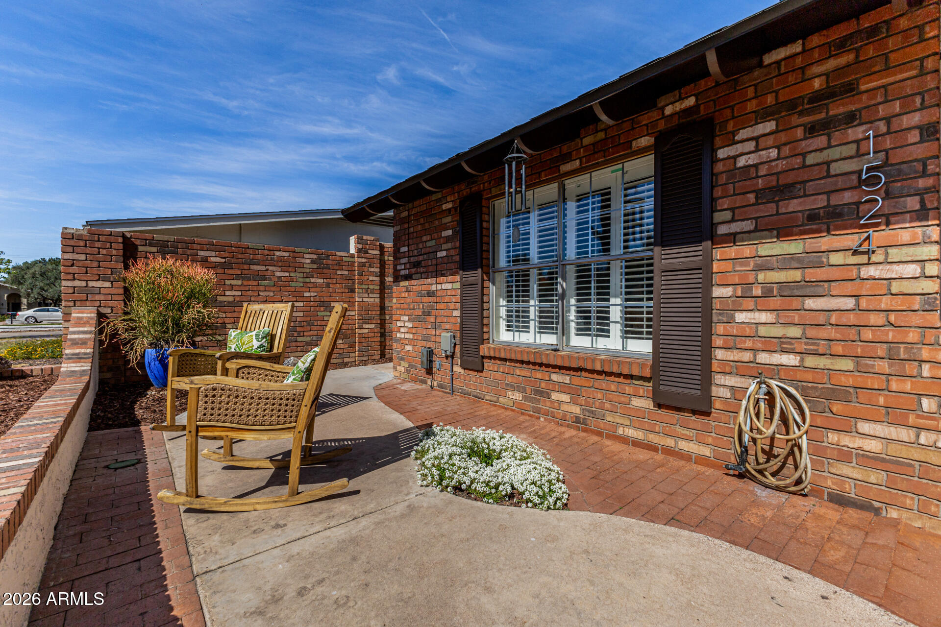 1524 E FAIRBROOK Street