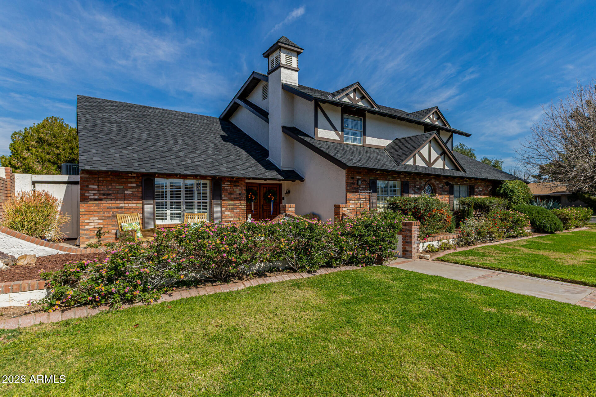 1524 E FAIRBROOK Street