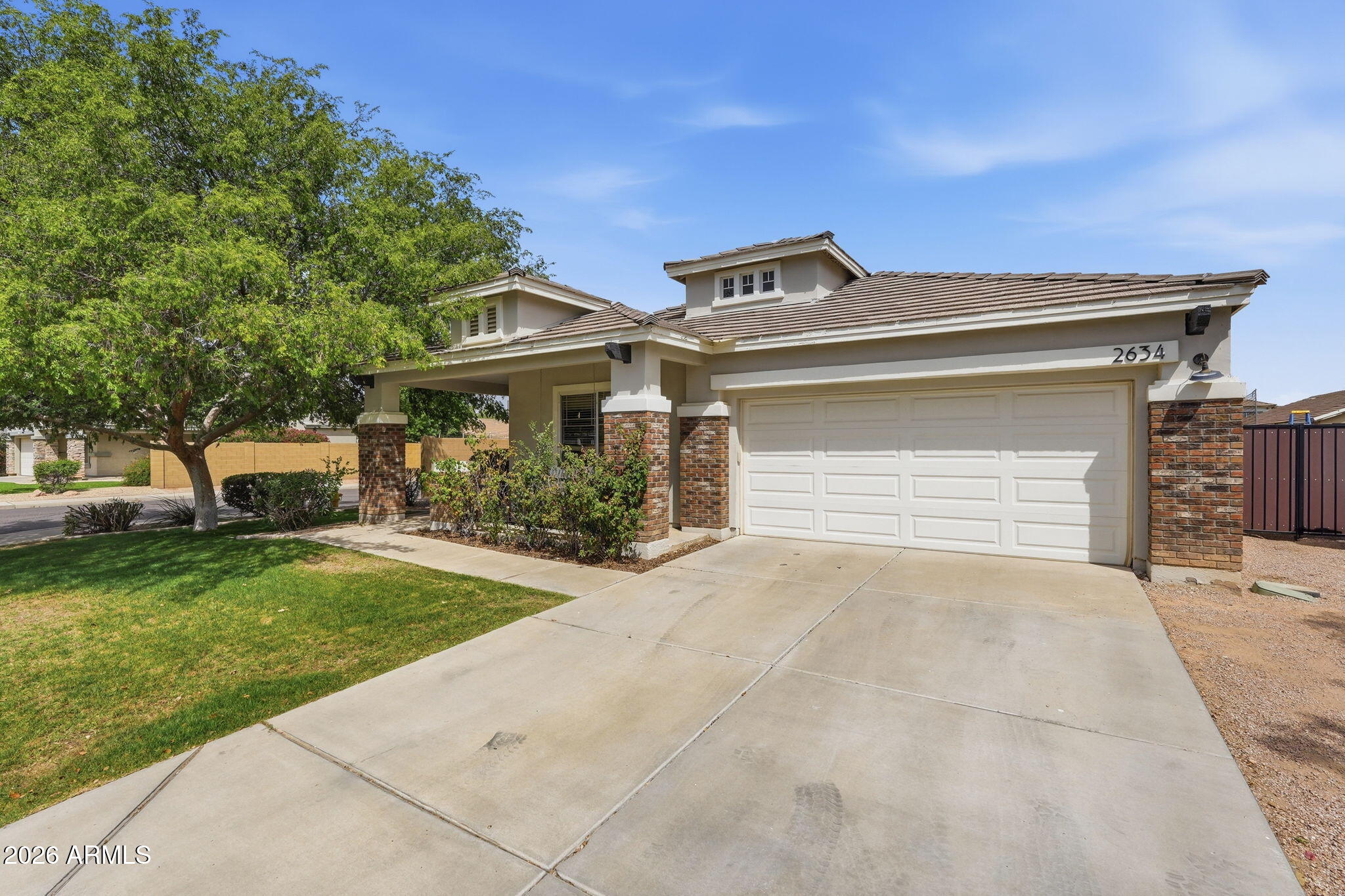 2634 E DEL RIO Street