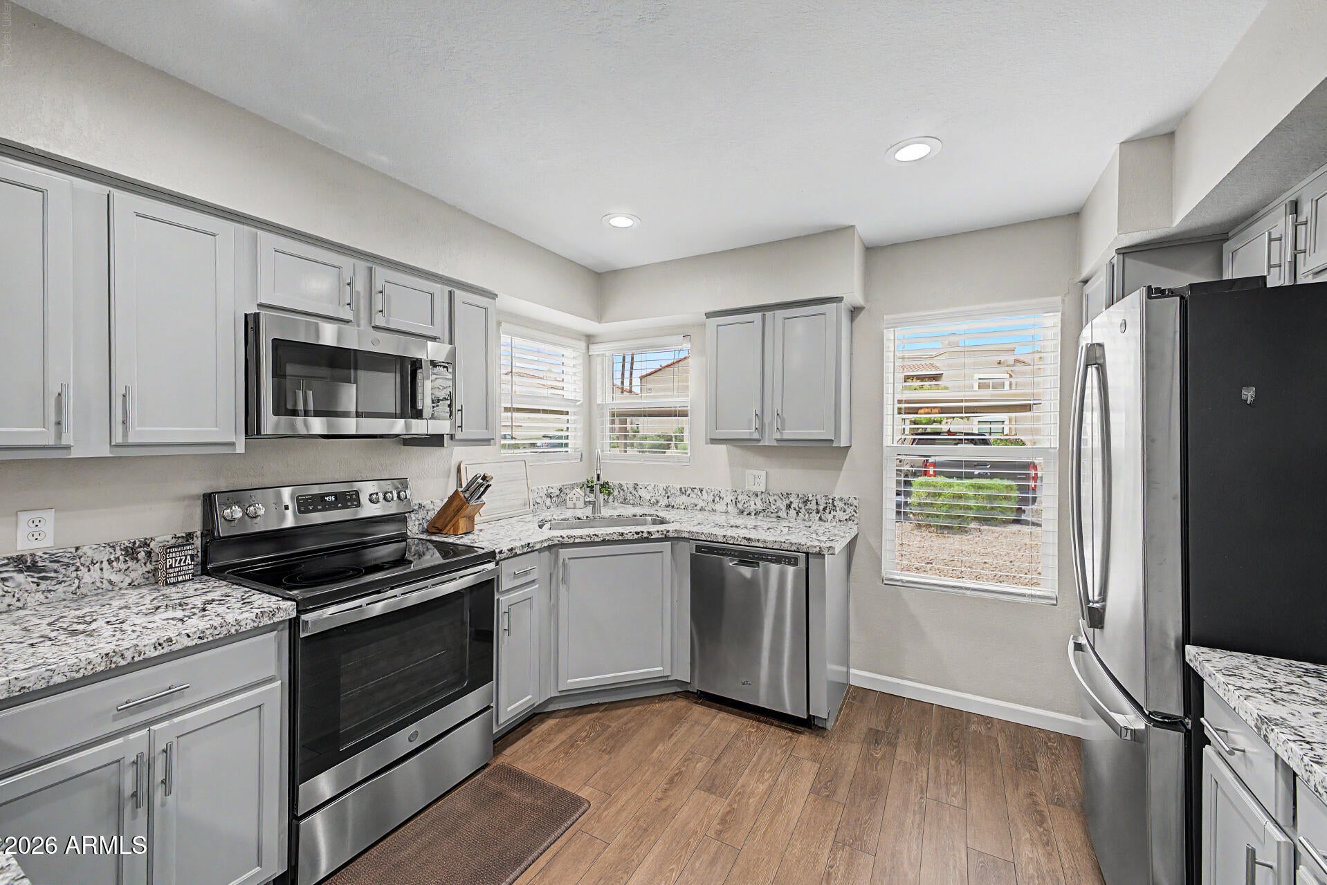 8787 E MOUNTAIN VIEW Road 1084