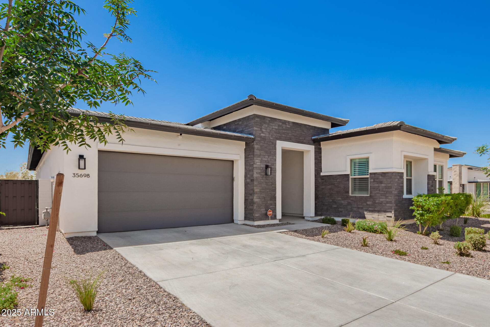 35698 N GEMSTONE Way