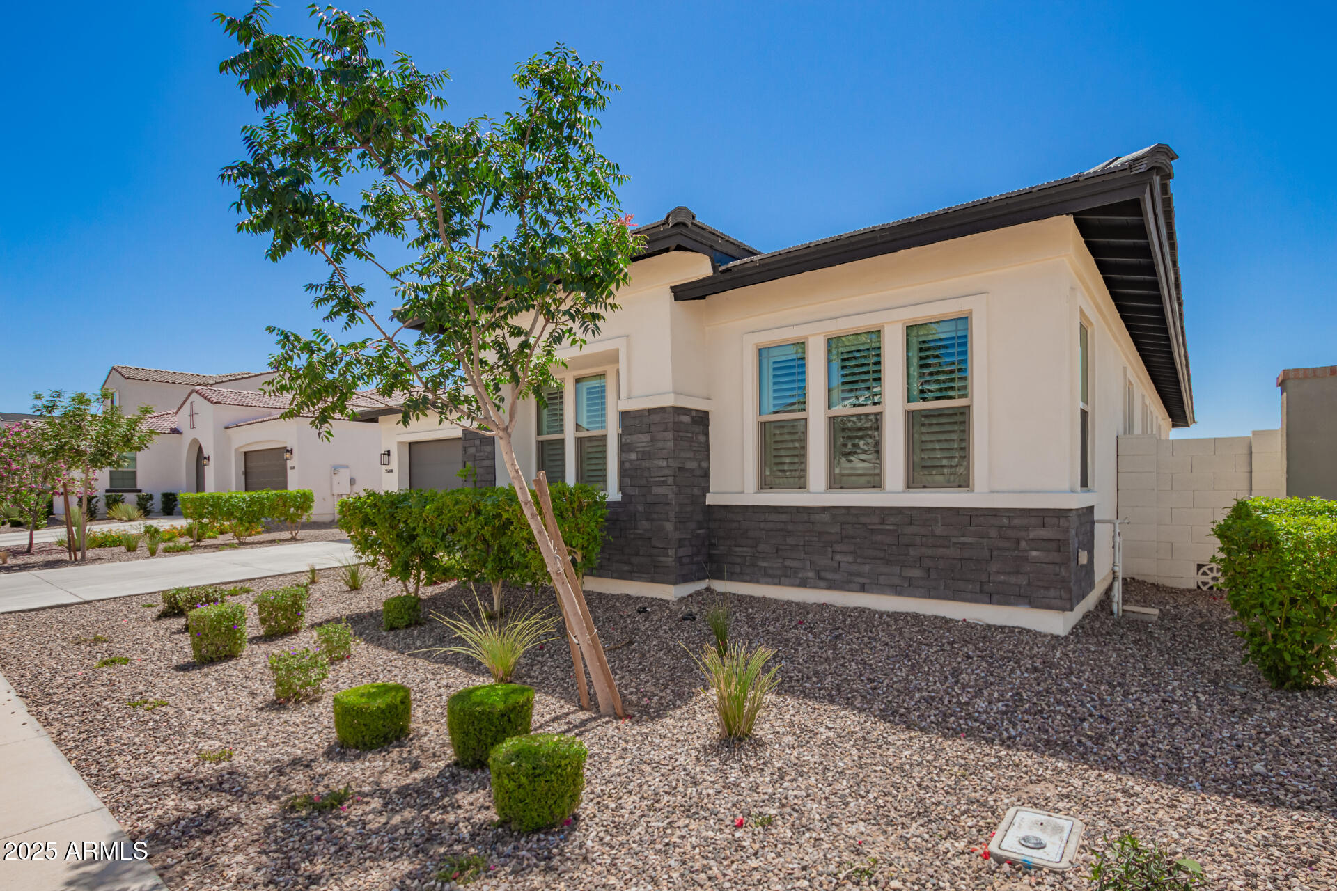 35698 N GEMSTONE Way