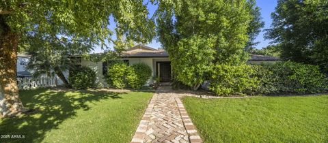 Photo of 5038 E Earll Drive, Phoenix, AZ 85018 (MLS # 6944500)