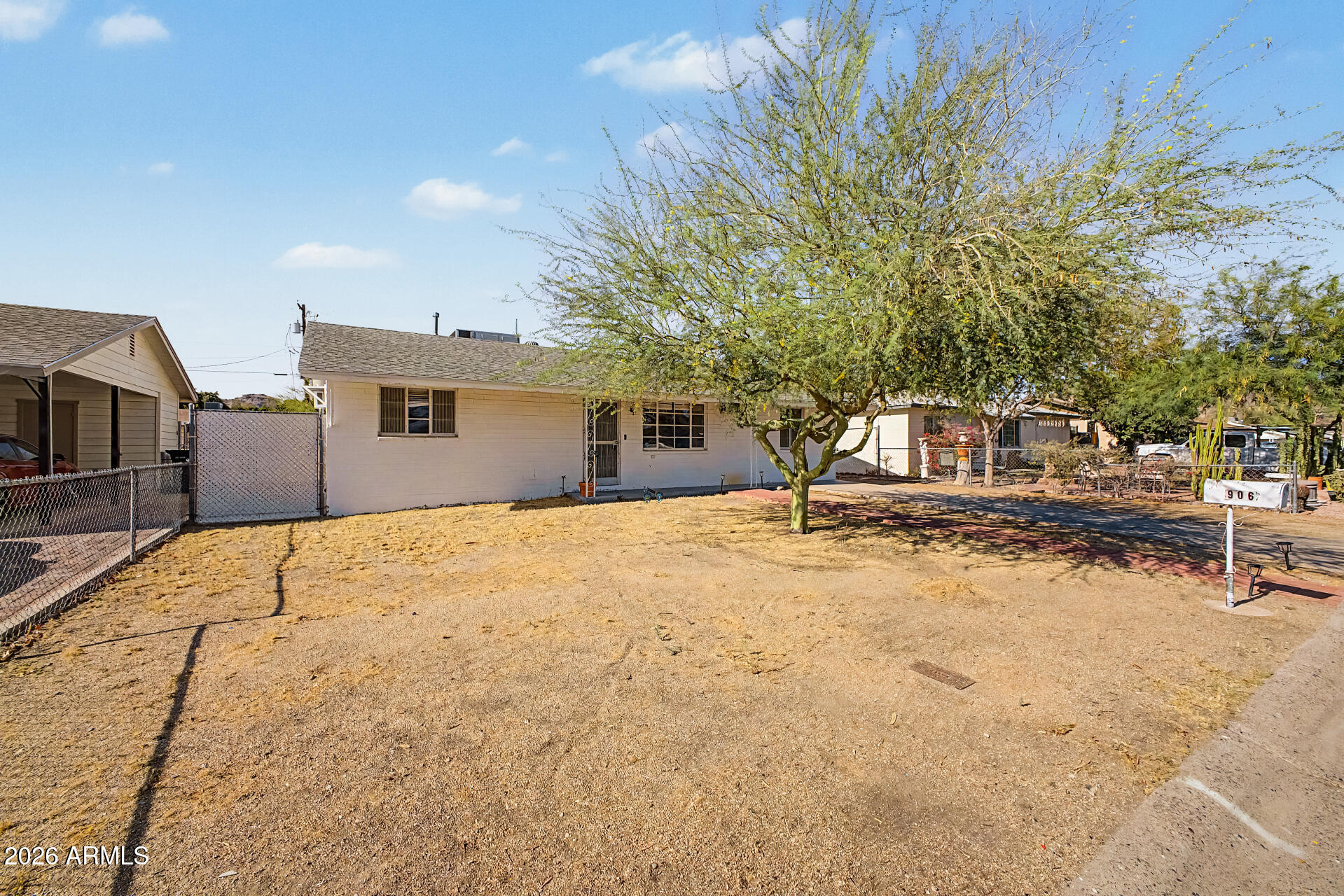 906 E CINNABAR Avenue