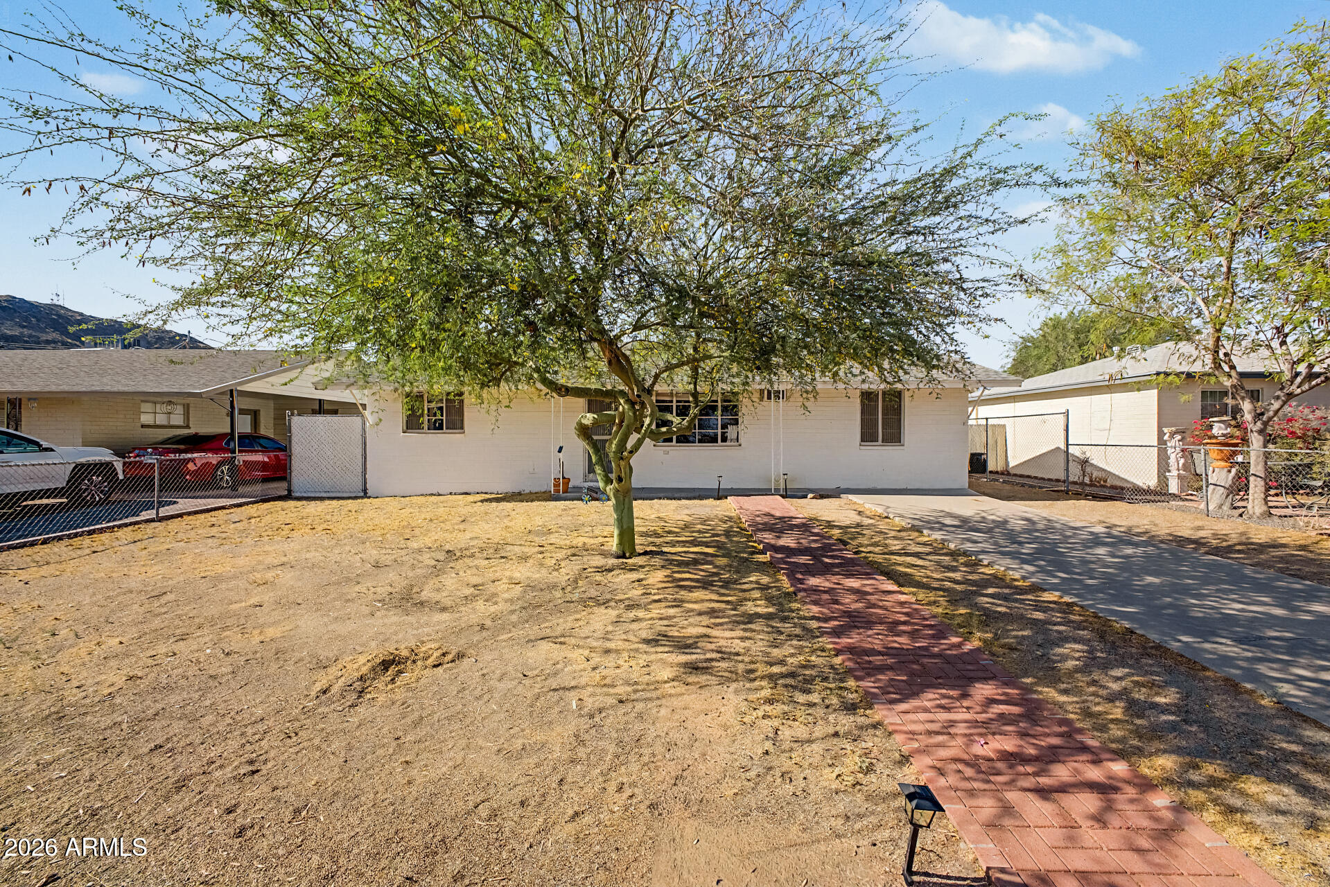 906 E CINNABAR Avenue