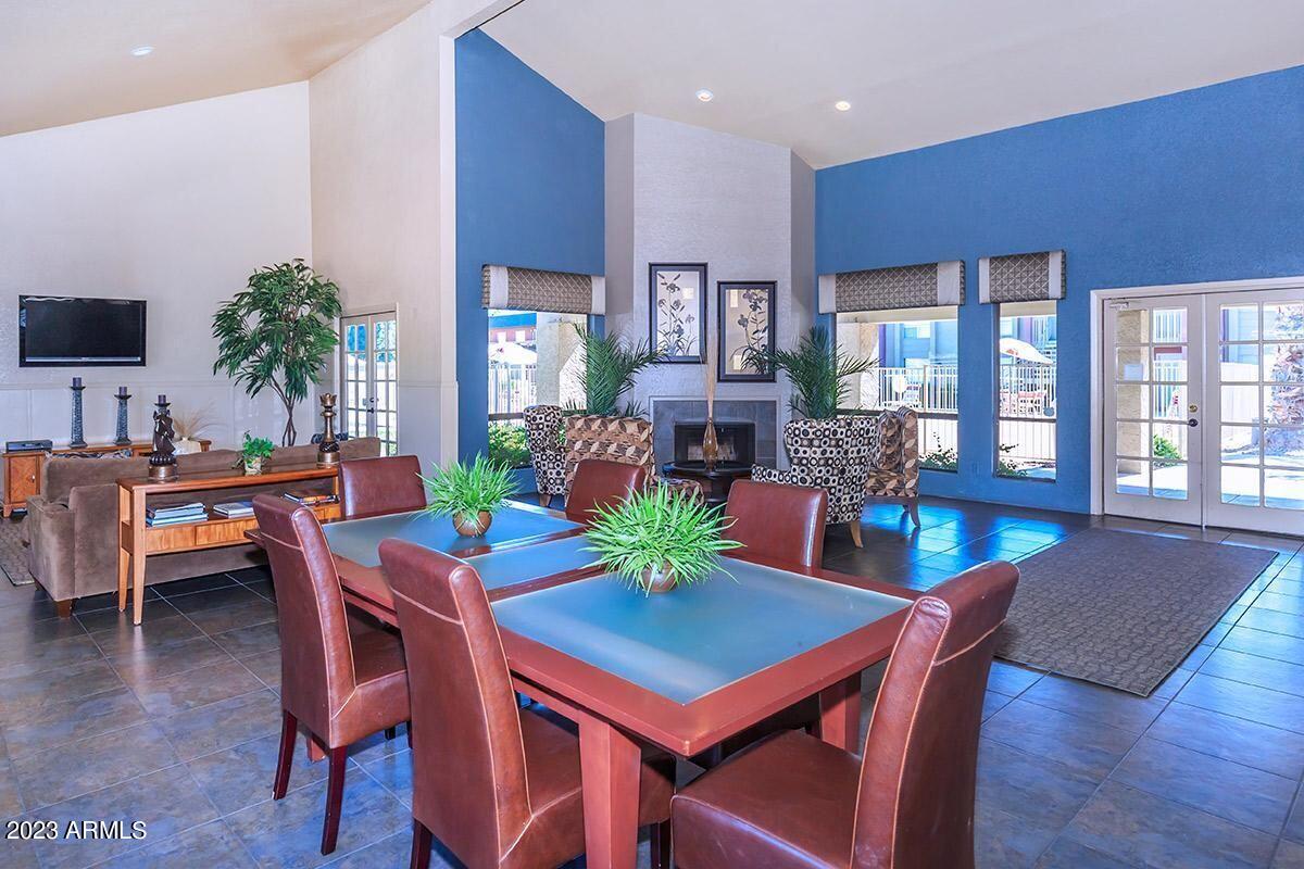 1522 E Southern Avenue 0