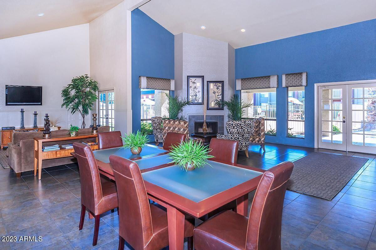 1522 E Southern Avenue