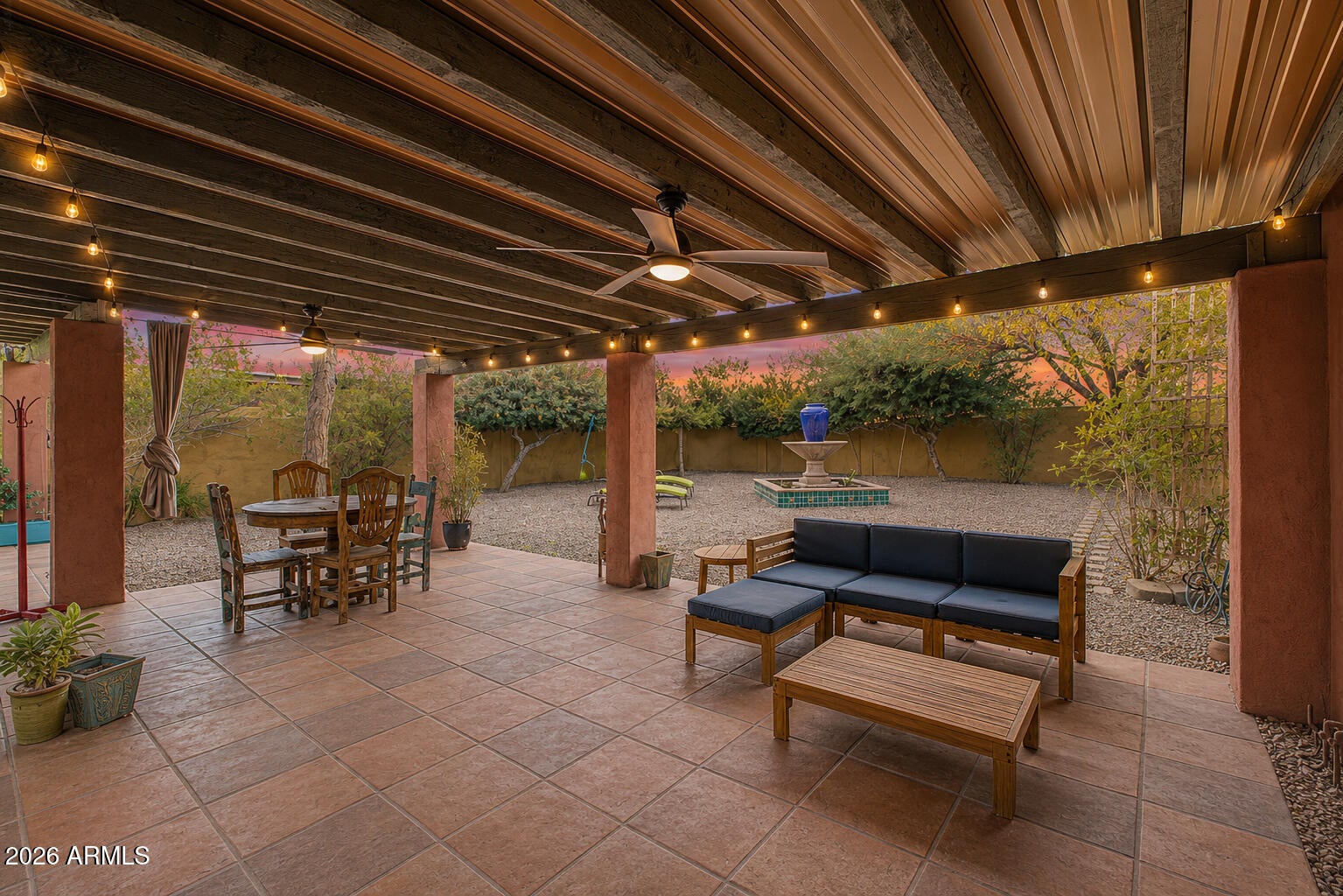 1528 E CORONADO Road
