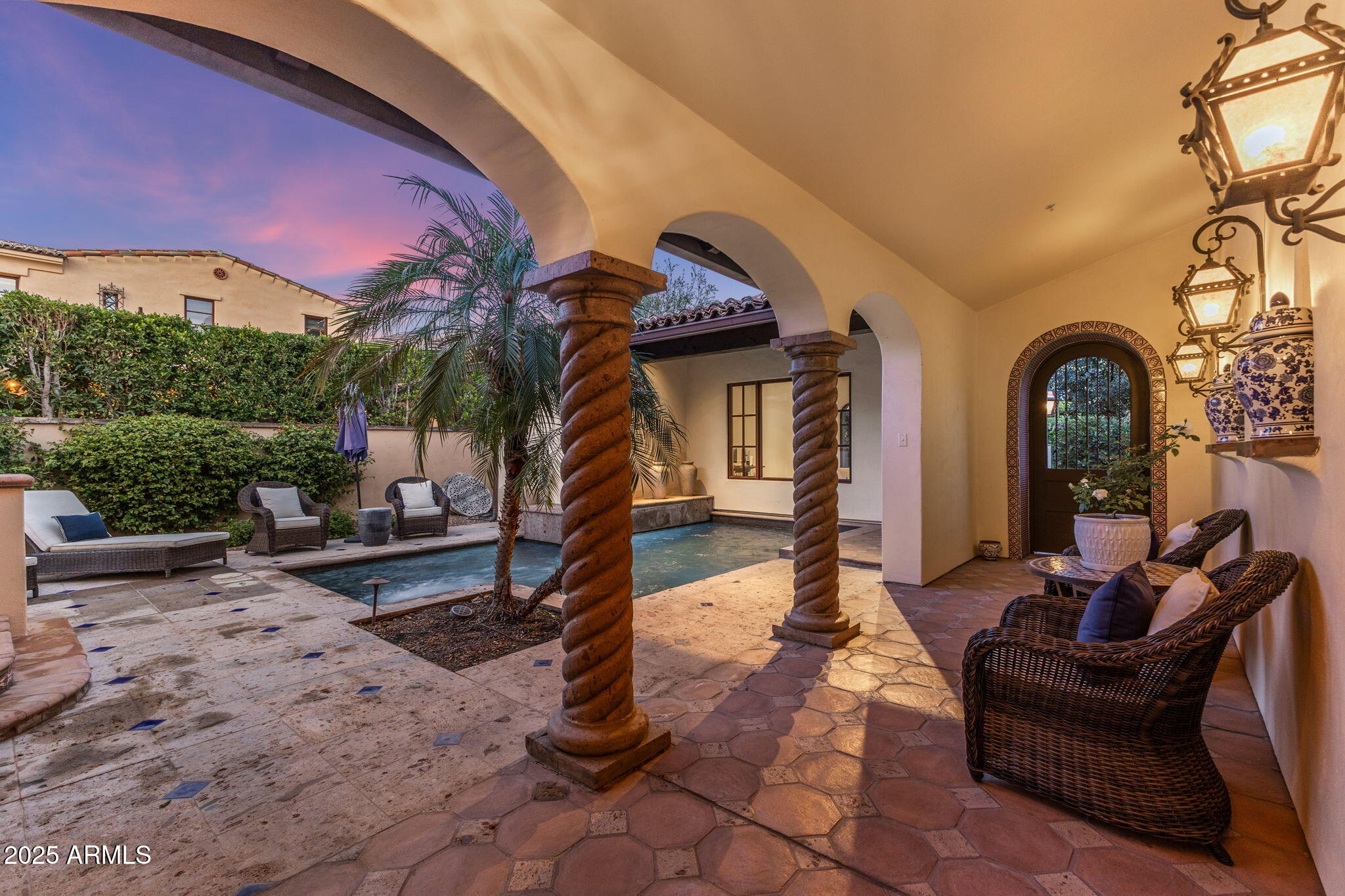 4949 E LINCOLN Drive 18