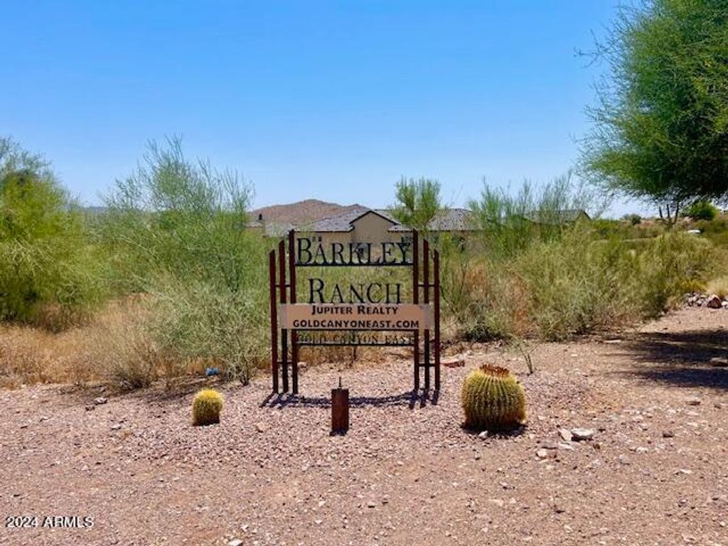 Photo of 9713 E Quarter Circle Loop #2, Gold Canyon, AZ 85118 (MLS # 6728511)