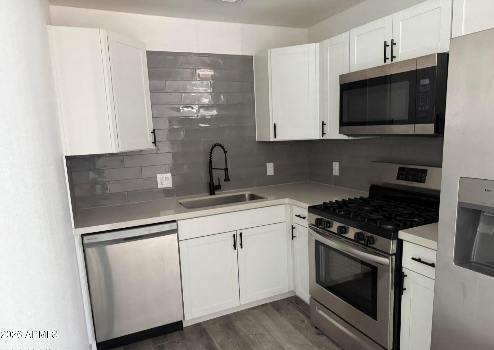 5039 N 18th Avenue Apt 3