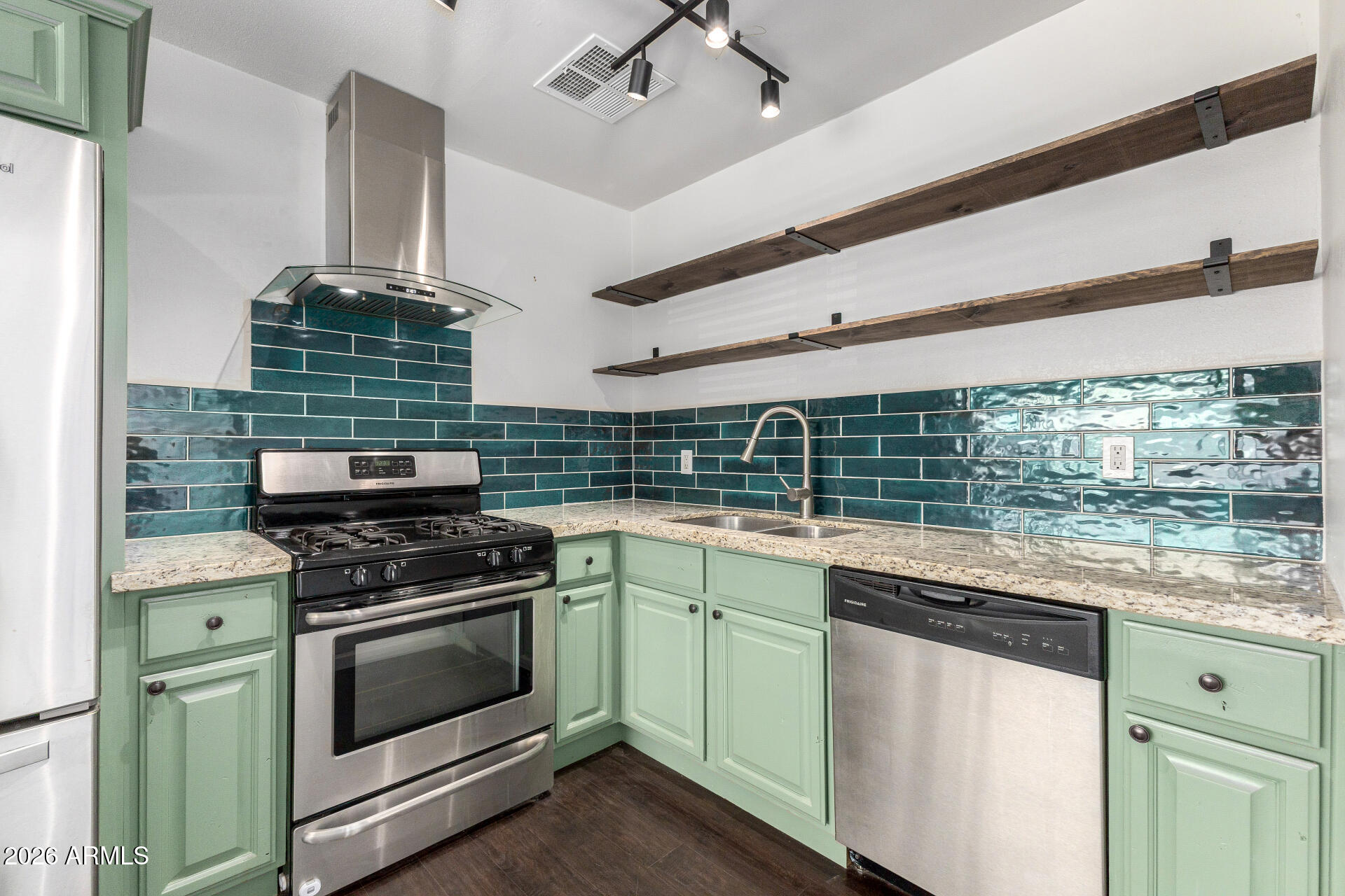 1614 W LYNWOOD Street