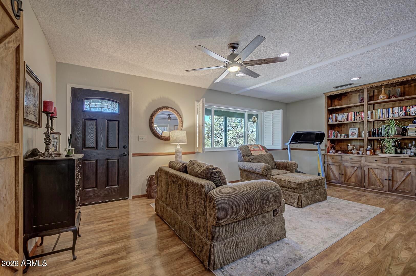 1407 N SUNSET Drive