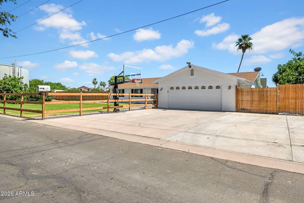 Photo of 165 E Water Tank Road, Gilbert, AZ 85296 (MLS # 7026428)