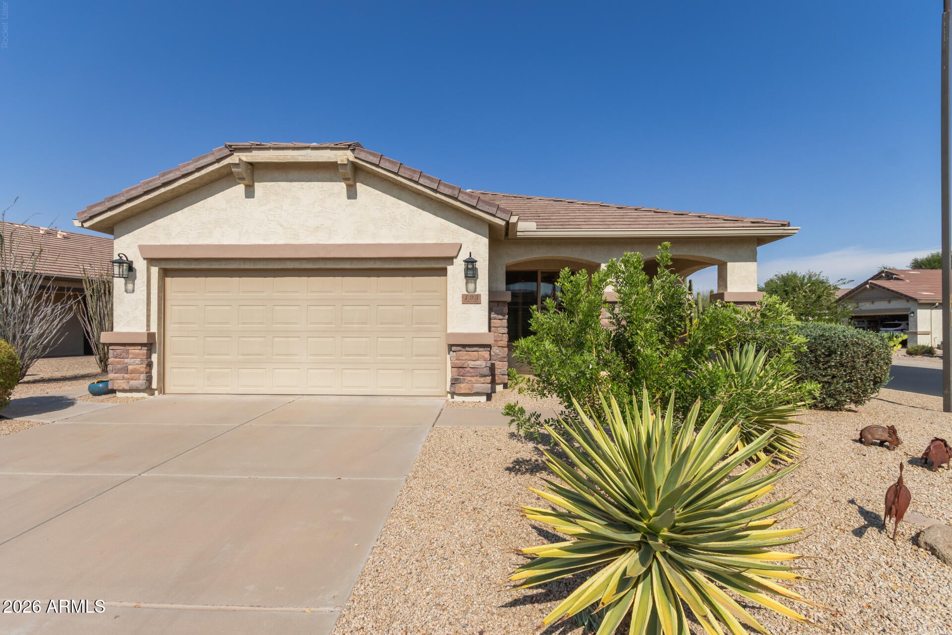 193 W LATIGO Circle