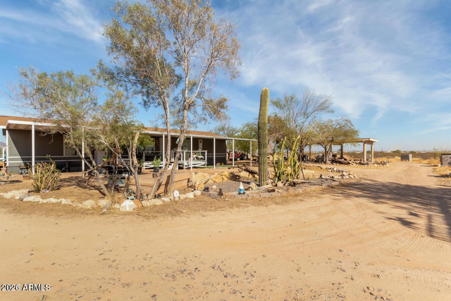 54702 W FARRELL Road