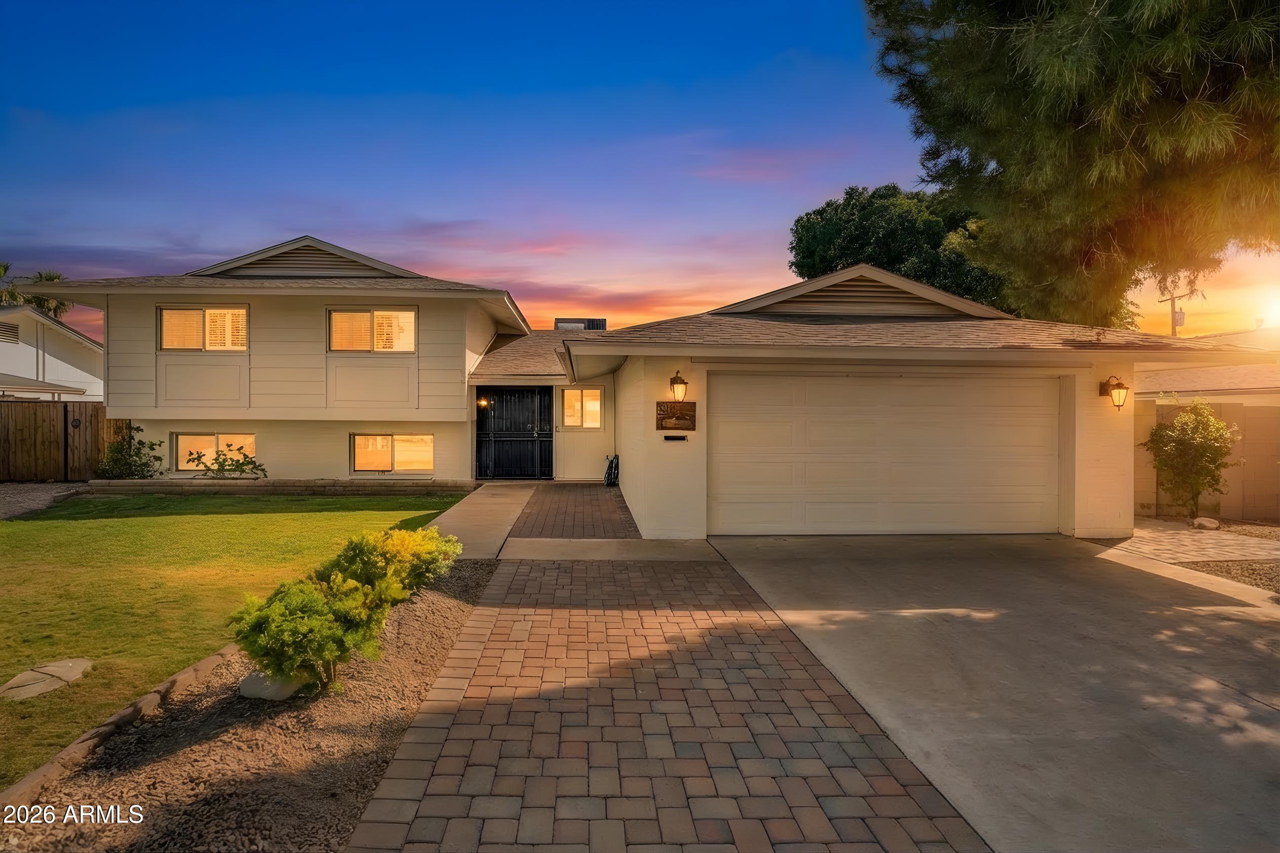 313 E EL CAMINITO Drive