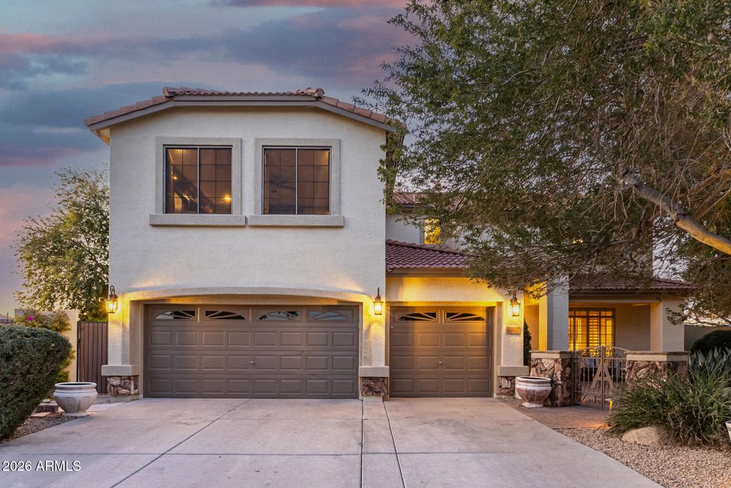 Photo of 6042 W Running Deer Trail, Phoenix, AZ 85083 (MLS # 6977075)