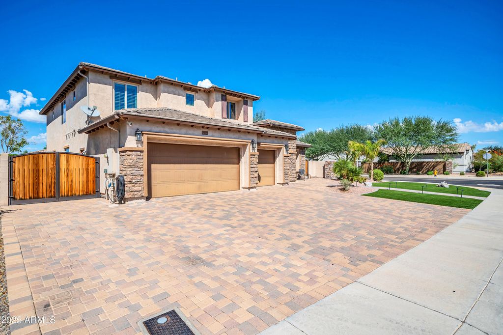 Photo of 10004 W Sugar Sand Lane, Peoria, AZ 85383 (MLS # 6916408)