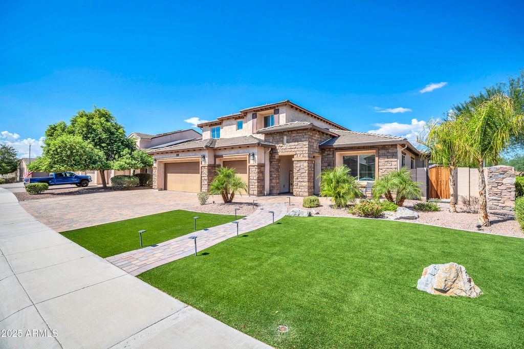 Photo of 10004 W Sugar Sand Lane, Peoria, AZ 85383 (MLS # 6916408)