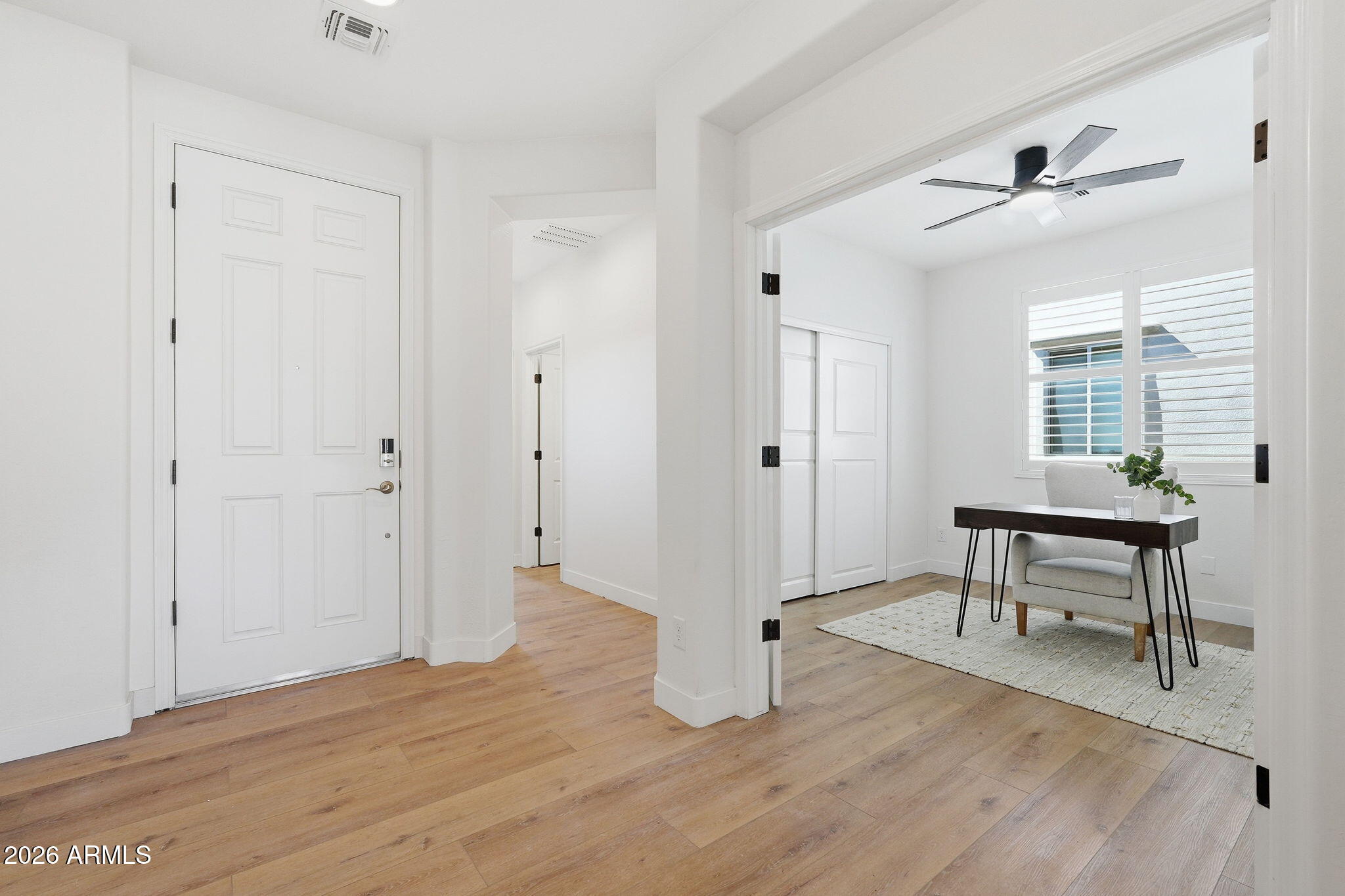 156 E LEVERENZ Avenue