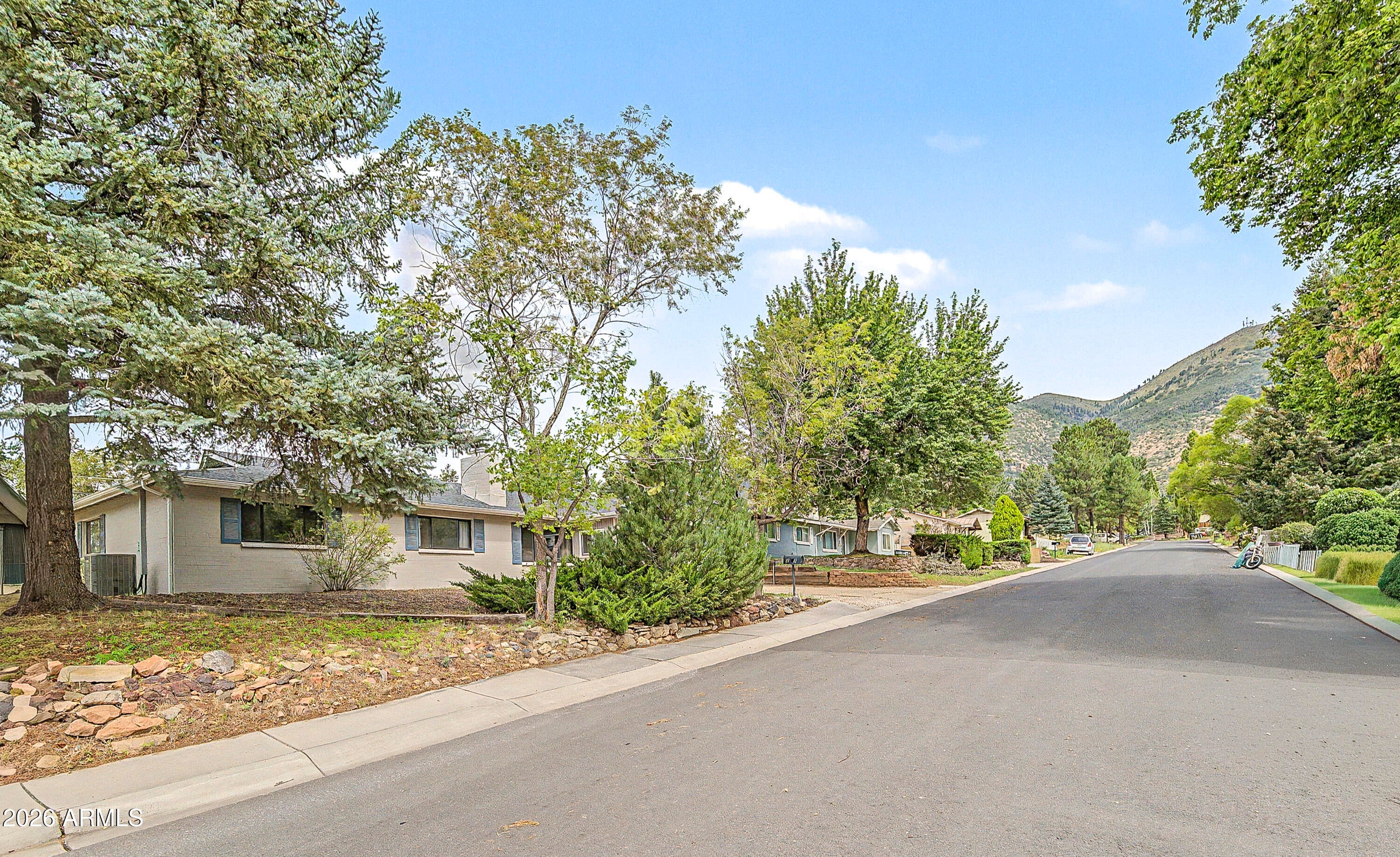 3207 N MANOR Road