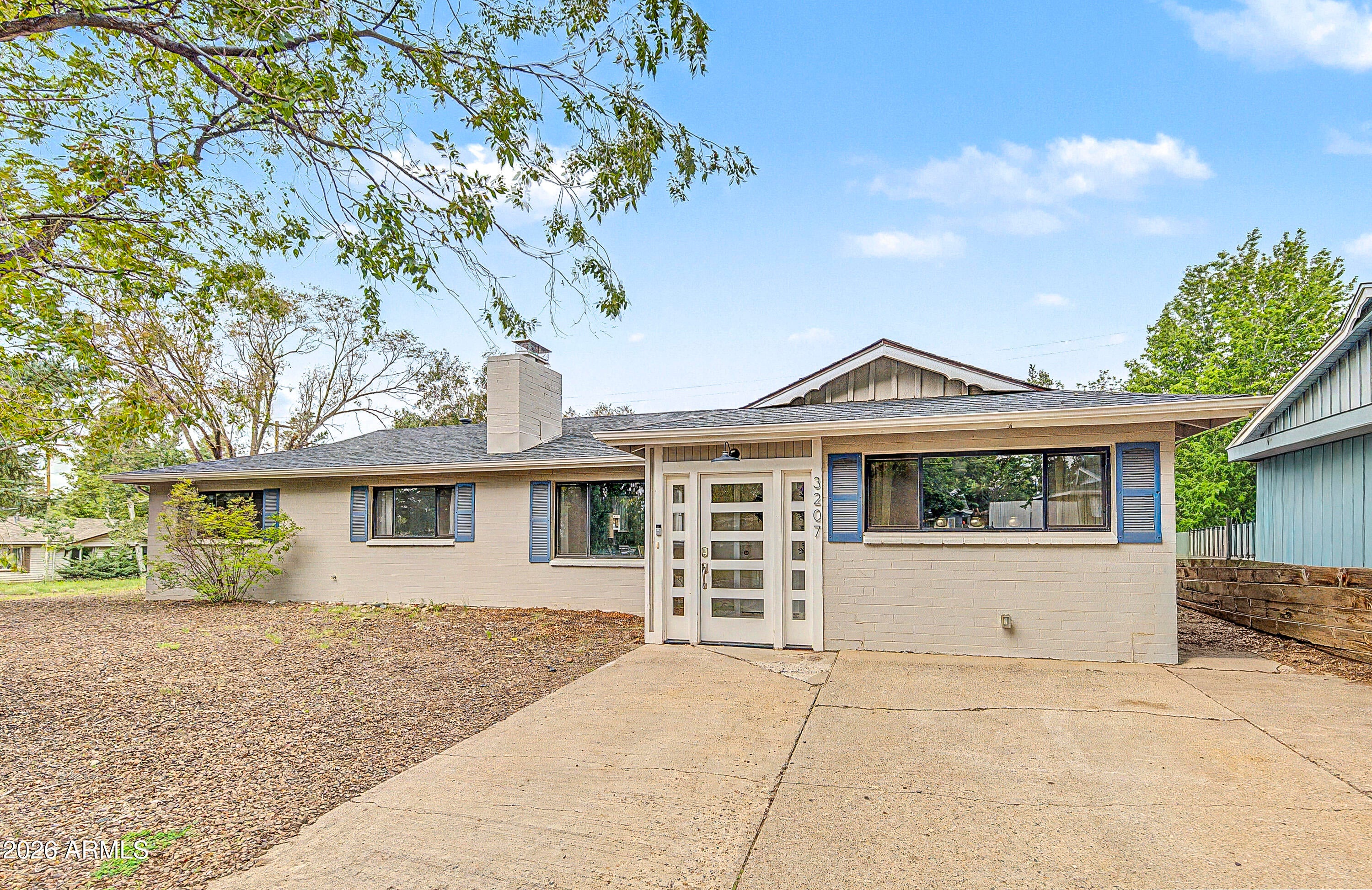 3207 N MANOR Road