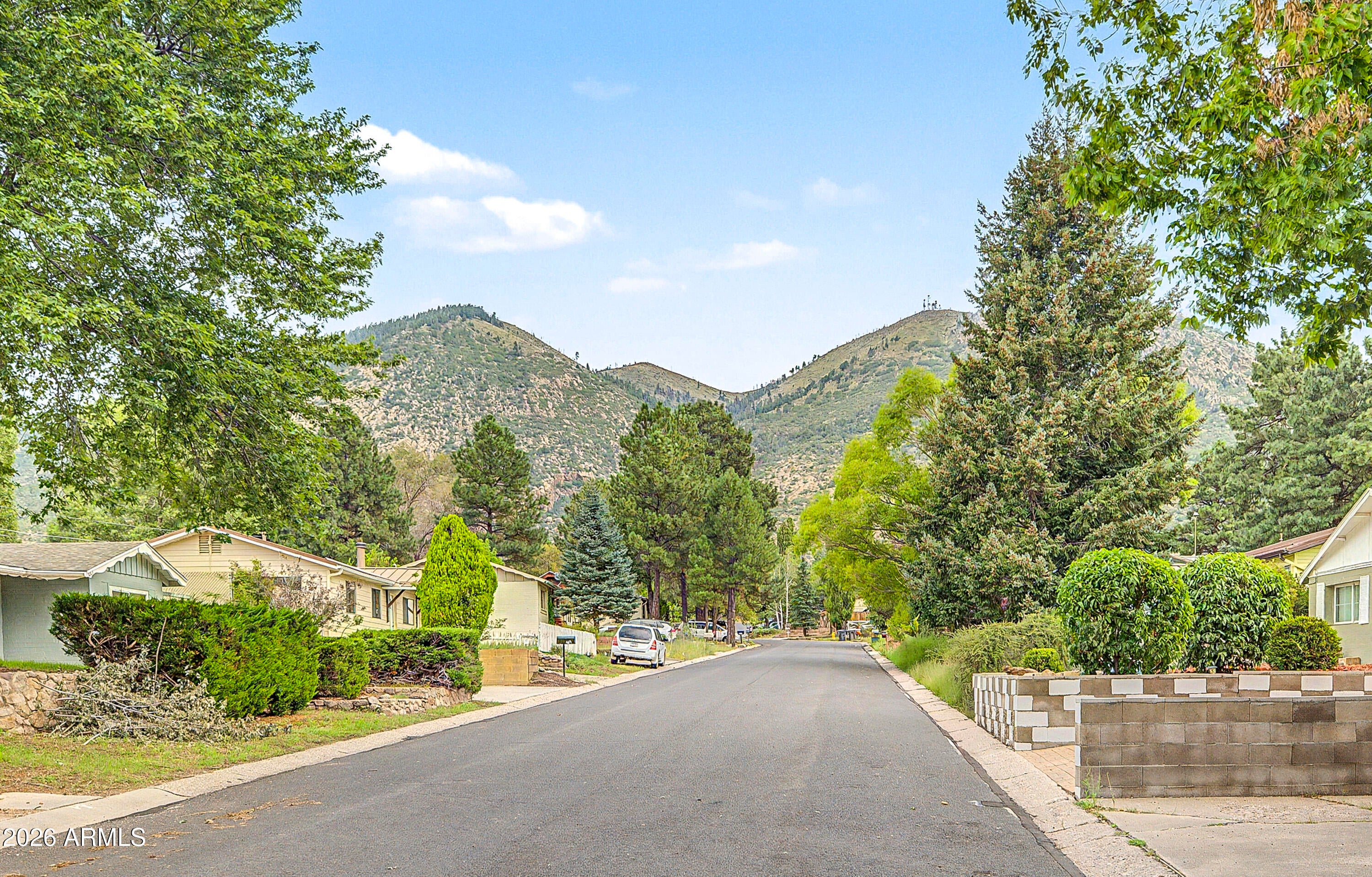 3207 N MANOR Road
