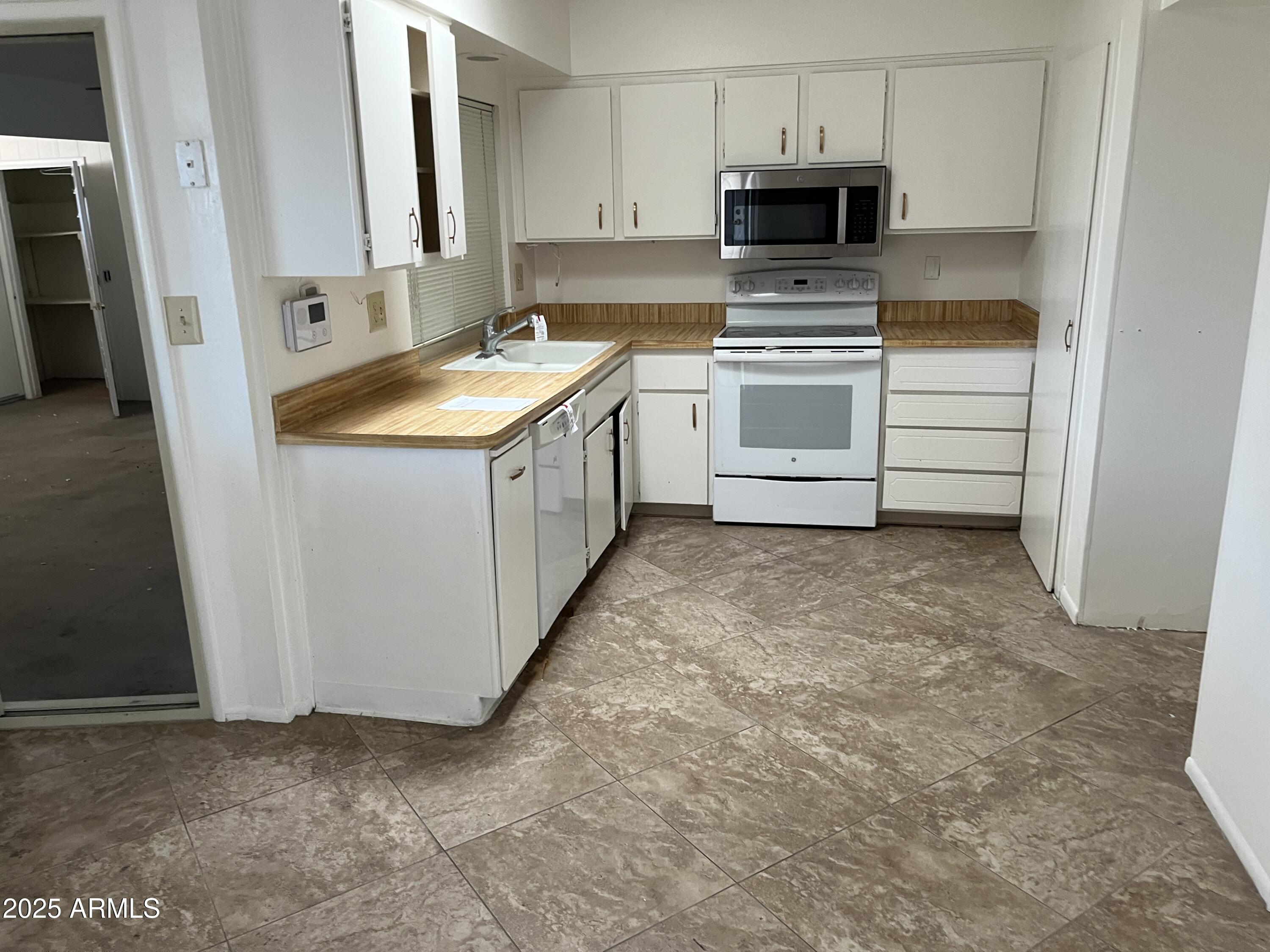 10889 W SANTA FE Drive