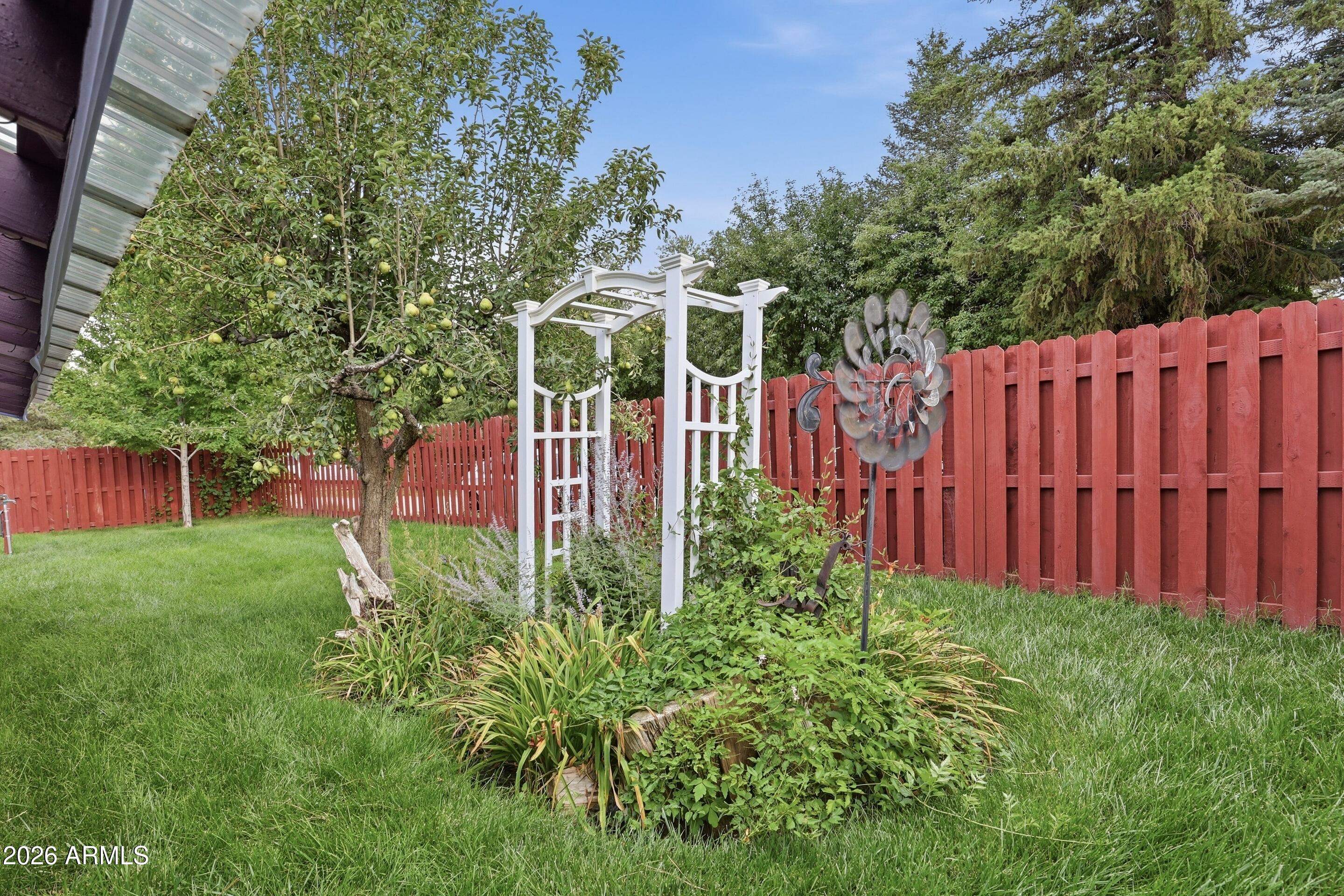 214 W THOMPSON Road