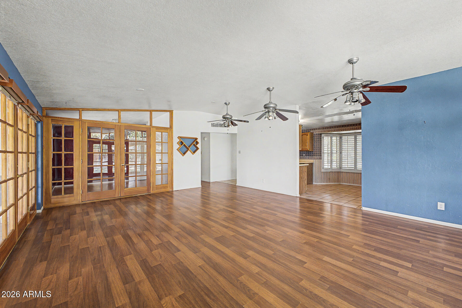 841 E HAYWARD Avenue
