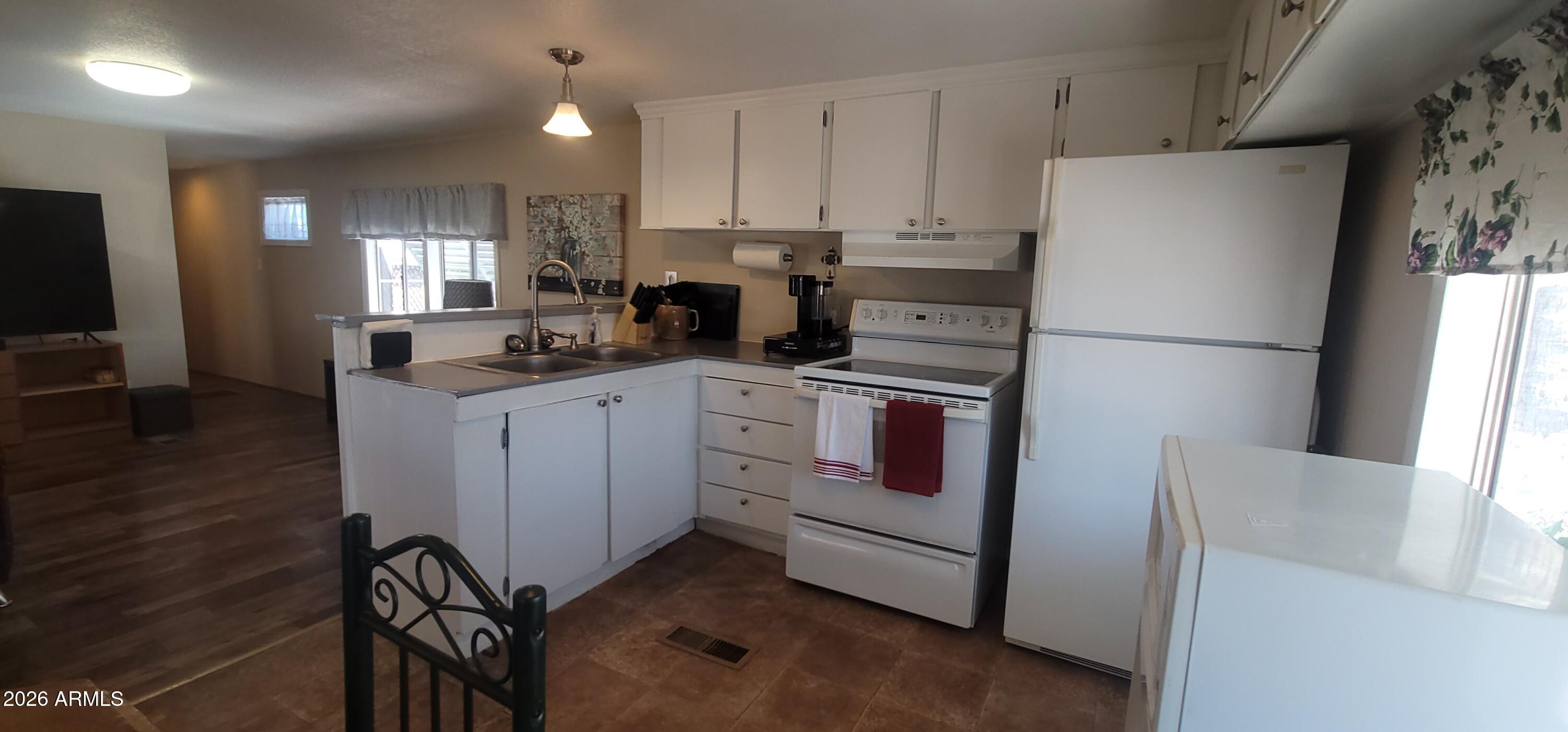 800 W APACHE Trail 24