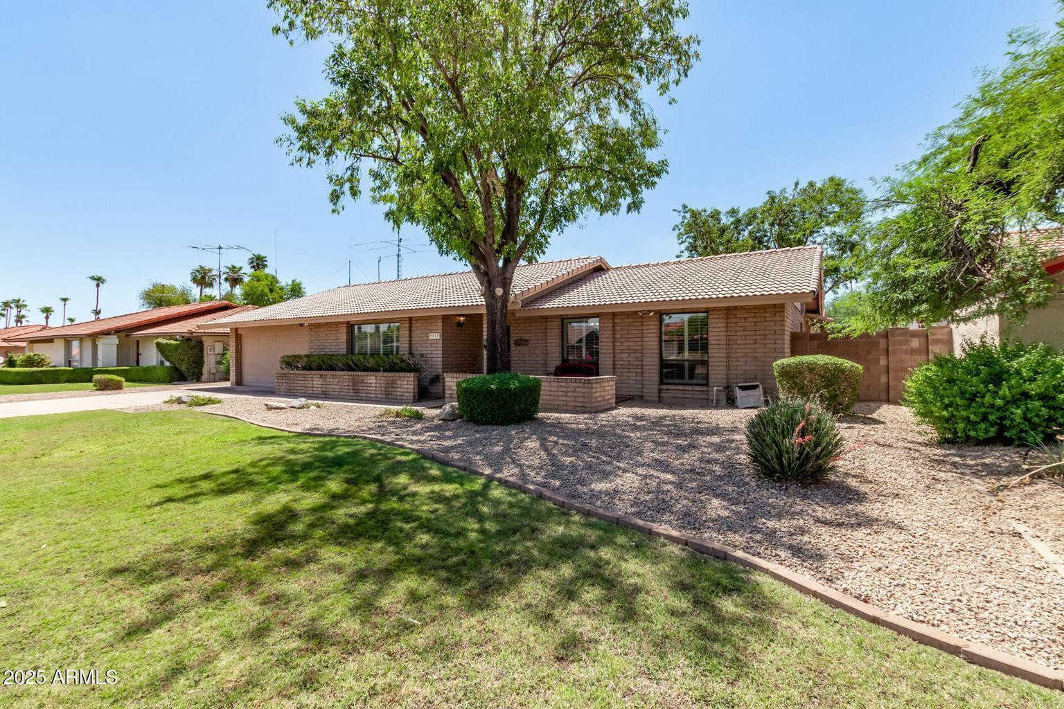 2637 E SIERRA Street