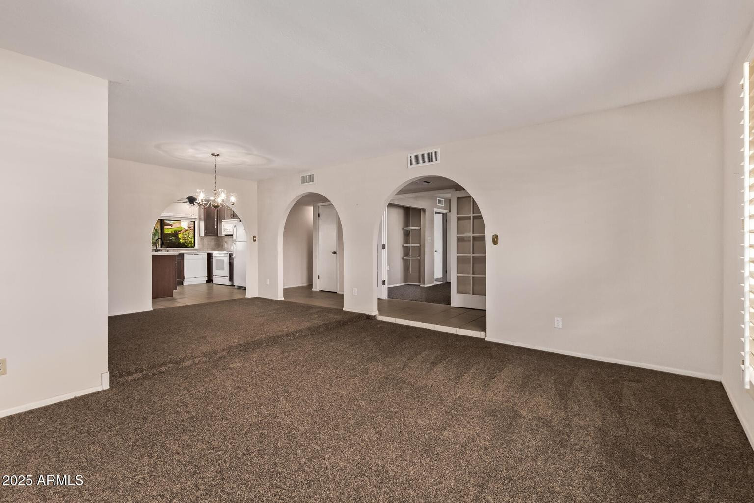 2637 E SIERRA Street